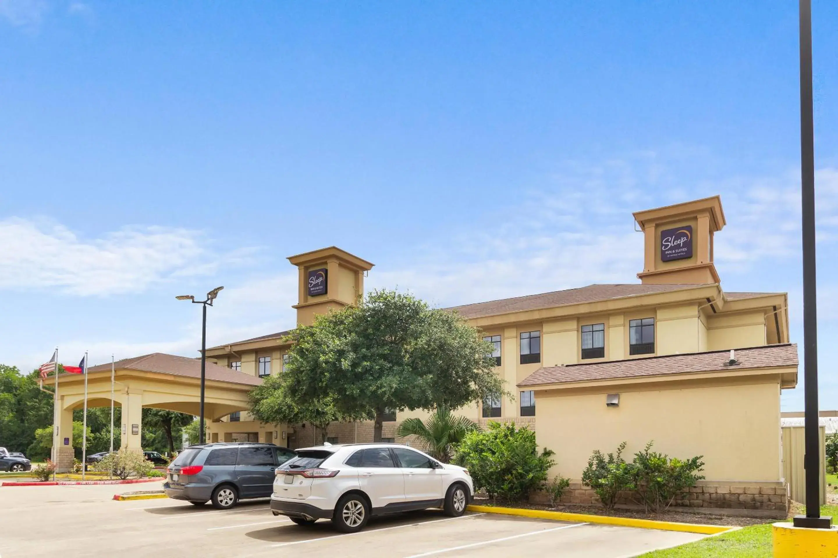 Property building in Sleep Inn & Suites Bush Intercontinental - IAH East Property building in Sleep Inn & Suites Bush Intercontinental - IAH East