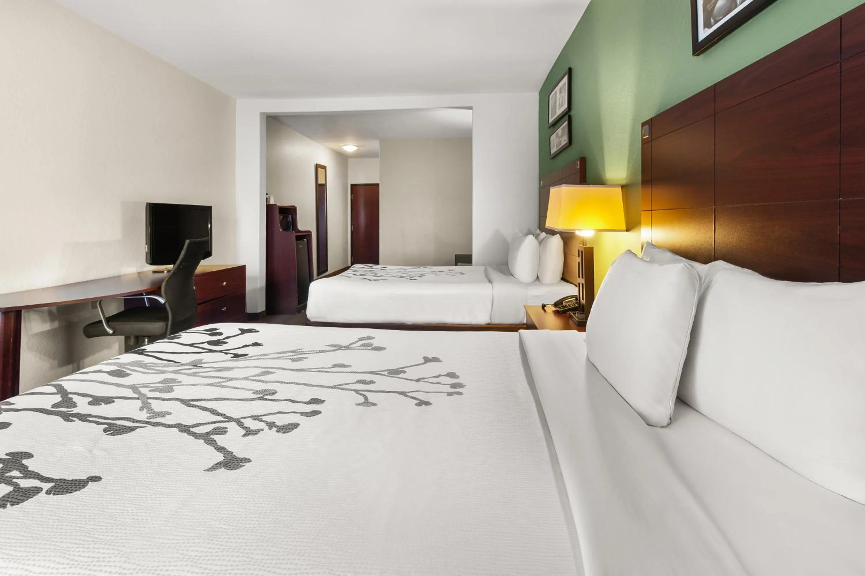 Bed in Sleep Inn & Suites Bush Intercontinental - IAH East