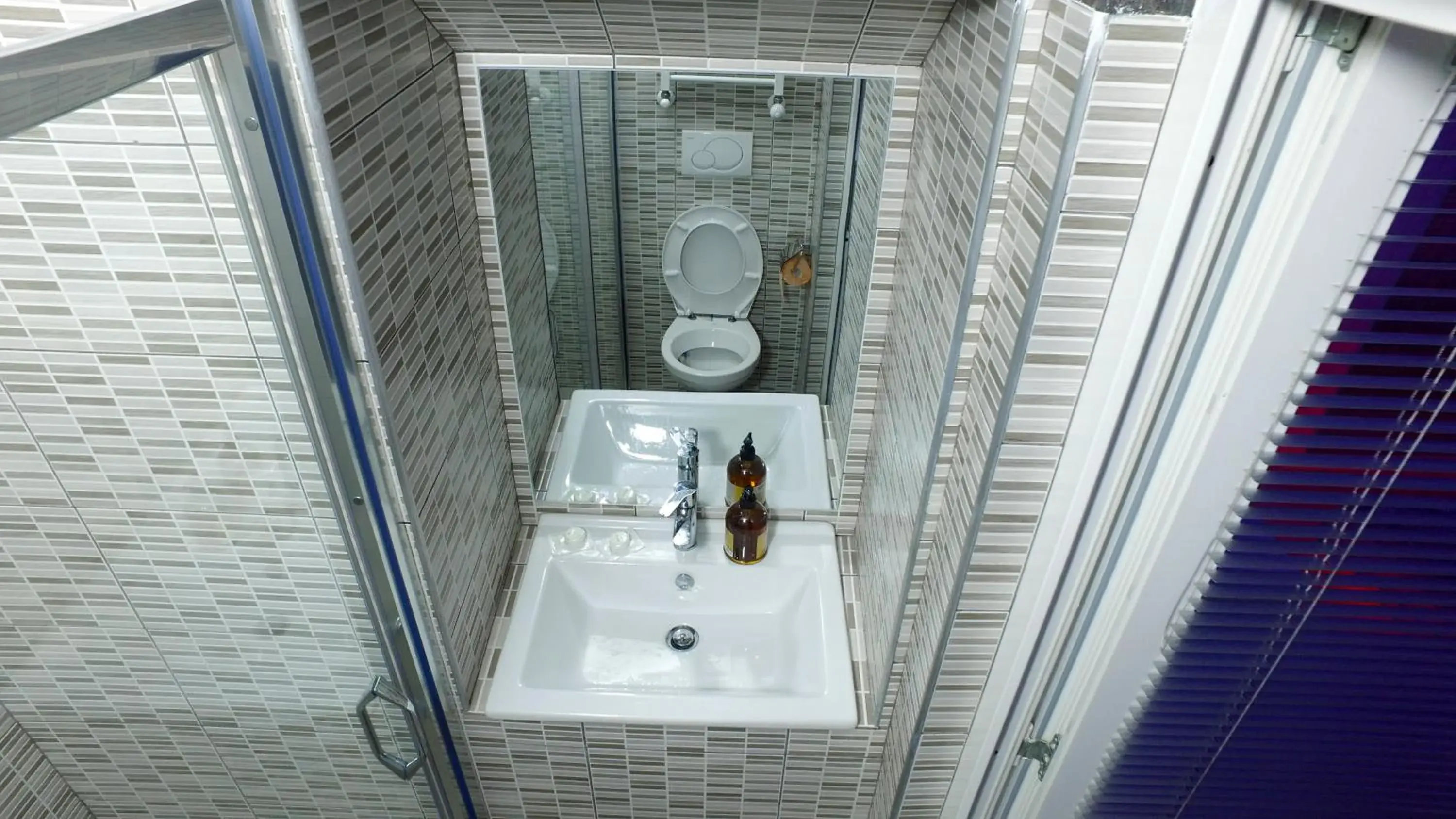 Double Room with Private Bathroom in Cazare MOLDI - regim hotelier Double Room with Private Bathroom in Cazare MOLDI - regim hotelier
