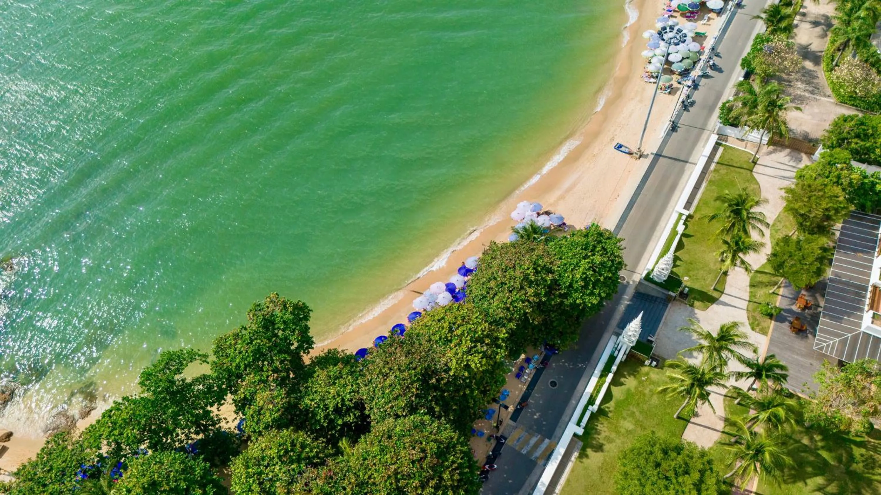 Beach in The Heritage Pattaya Beachfront Resort