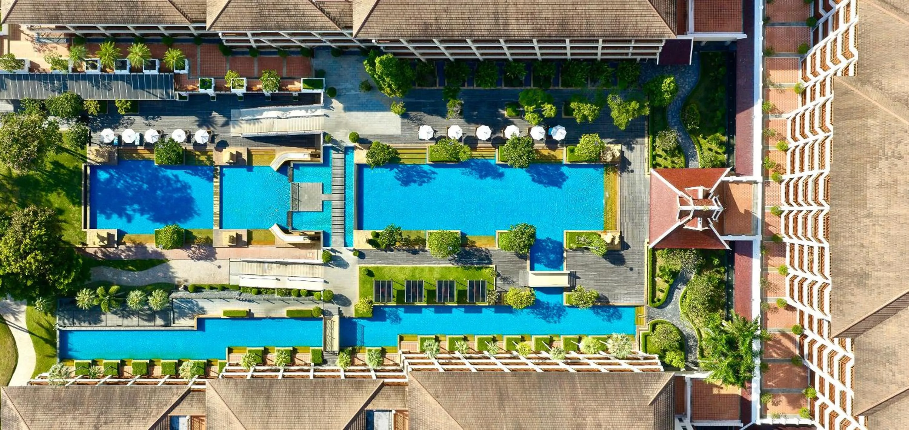 Swimming pool in The Heritage Pattaya Beachfront Resort