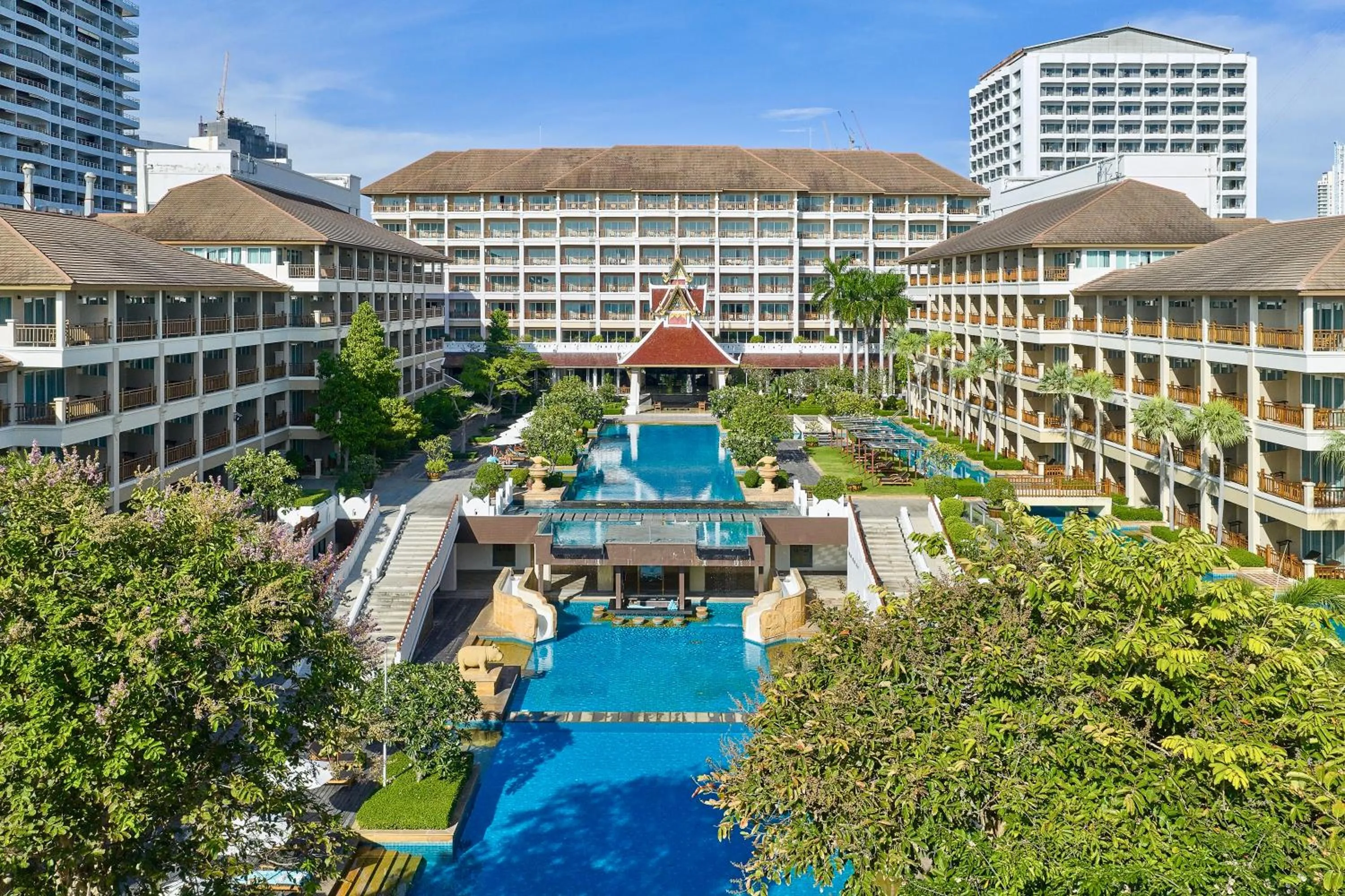 Property building in The Heritage Pattaya Beachfront Resort