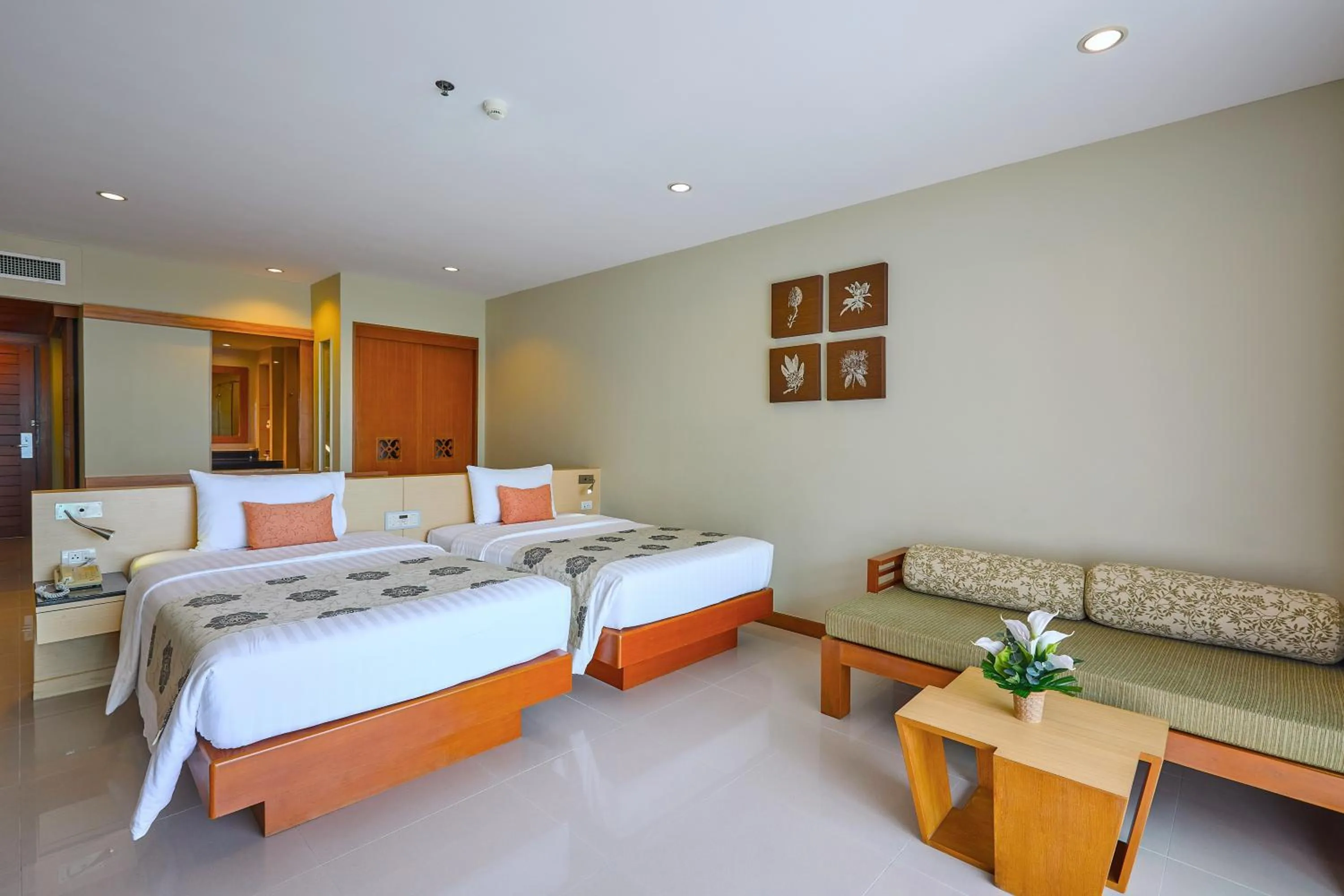 Bed in The Heritage Pattaya Beachfront Resort