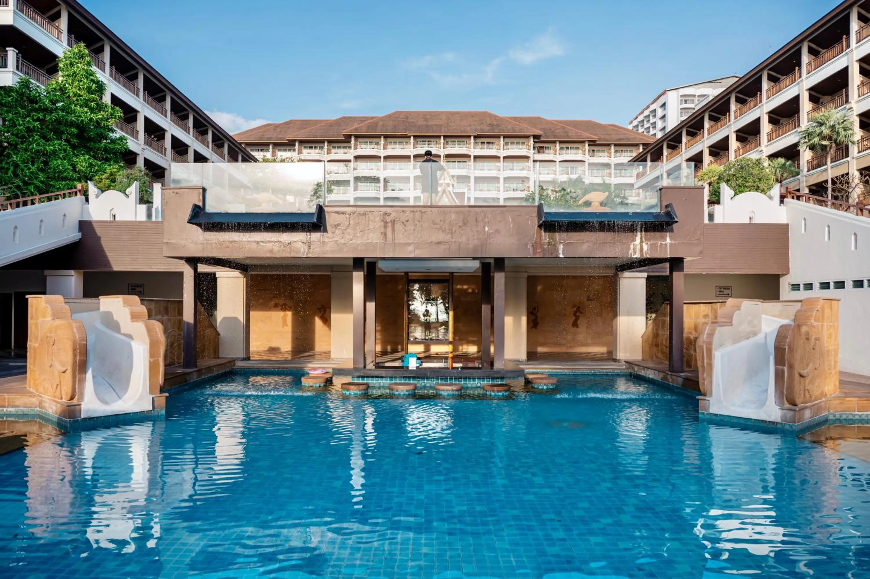 Lounge or bar in The Heritage Pattaya Beachfront Resort