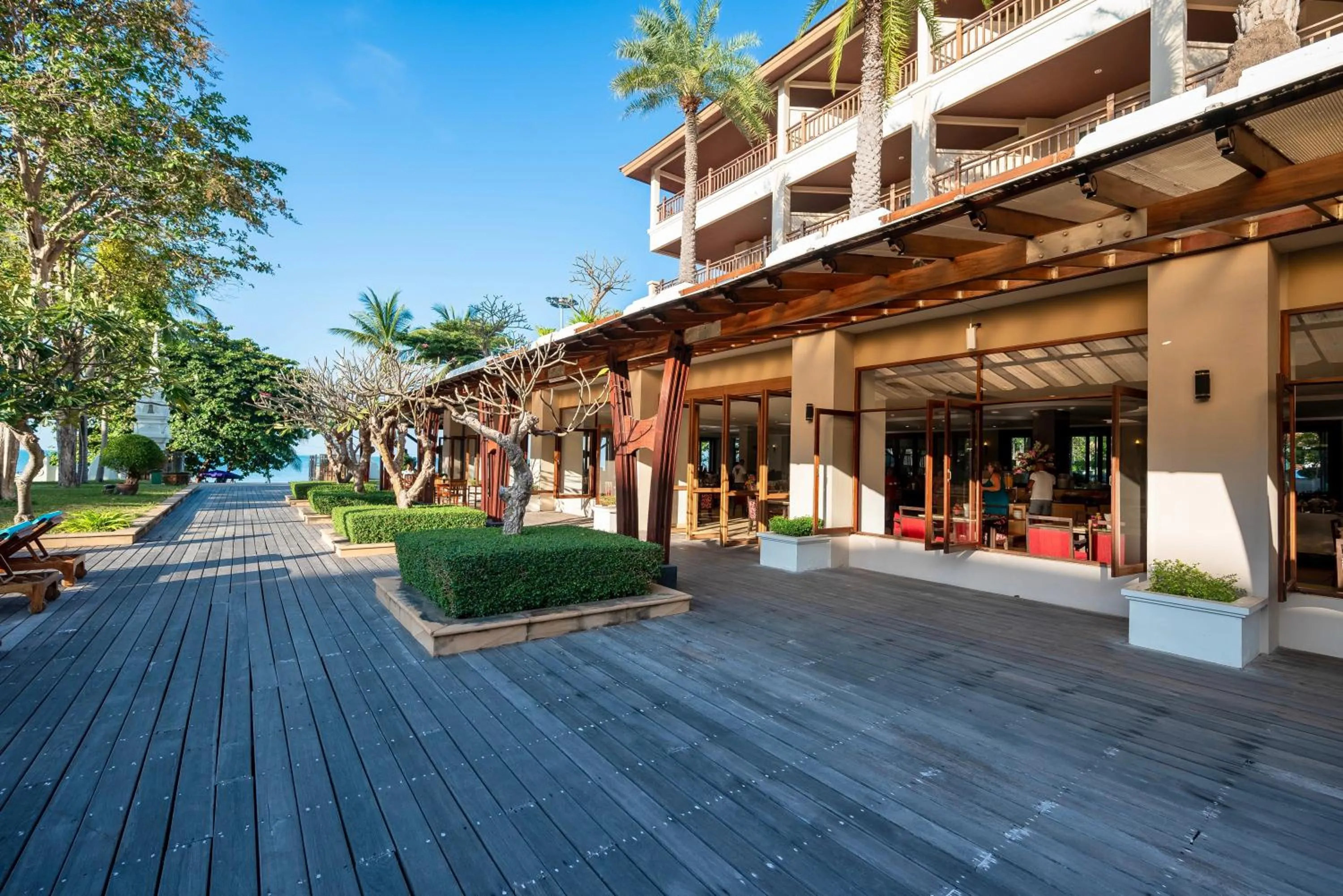 Restaurant/places to eat in The Heritage Pattaya Beachfront Resort