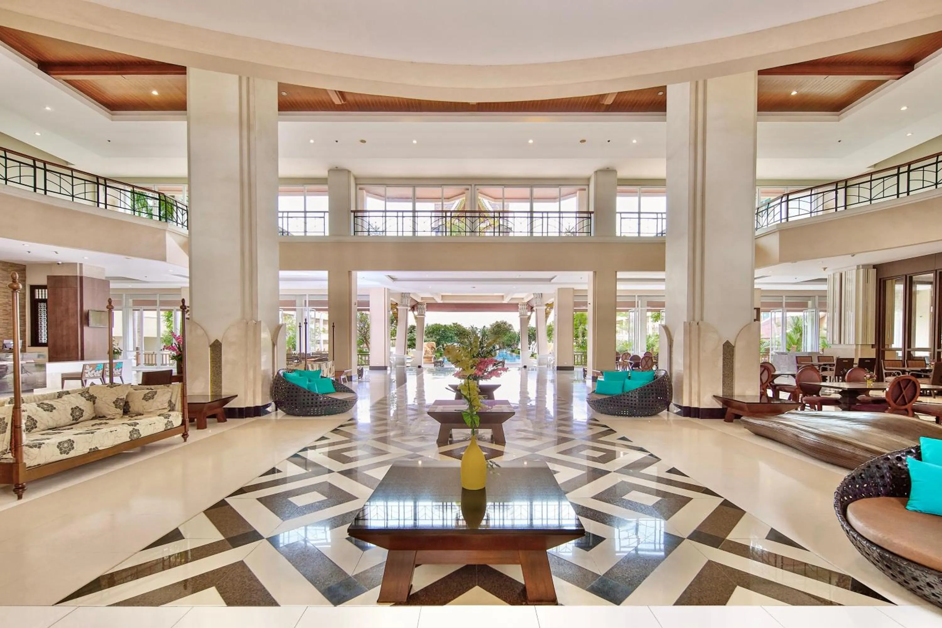 Lobby or reception in The Heritage Pattaya Beachfront Resort