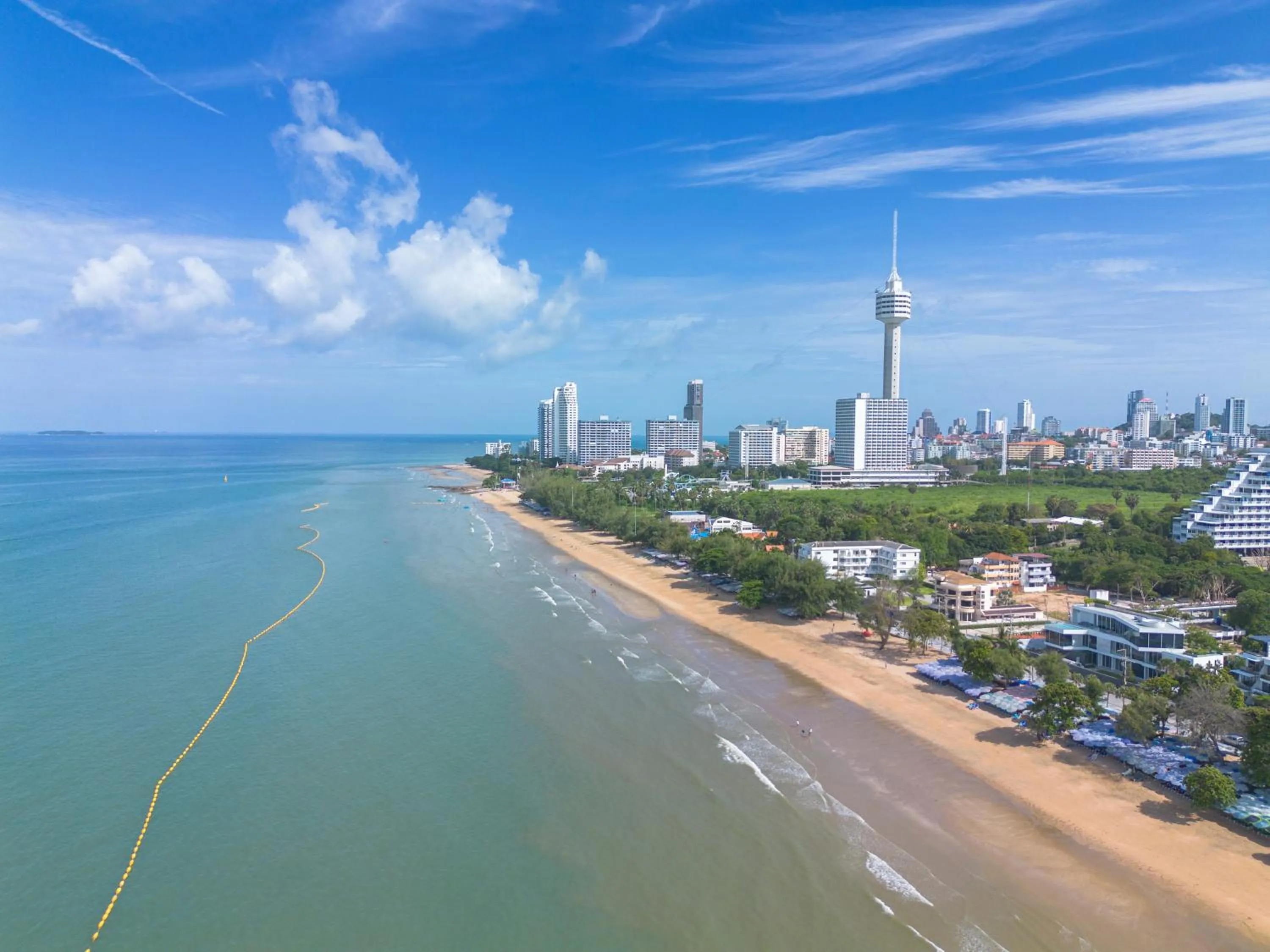 Beach in The Heritage Pattaya Beachfront Resort