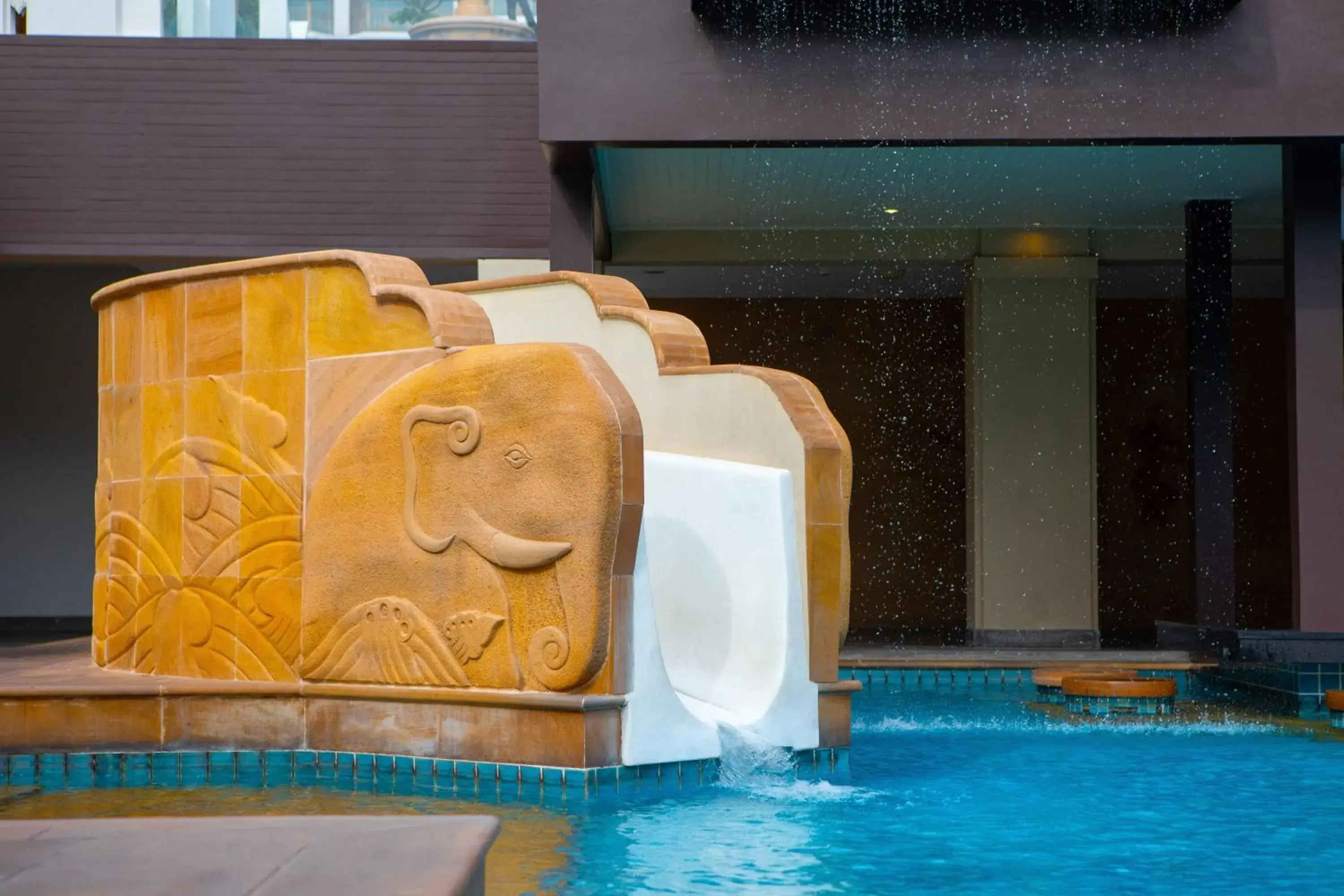 Swimming pool in The Heritage Pattaya Beachfront Resort Swimming pool in The Heritage Pattaya Beachfront Resort