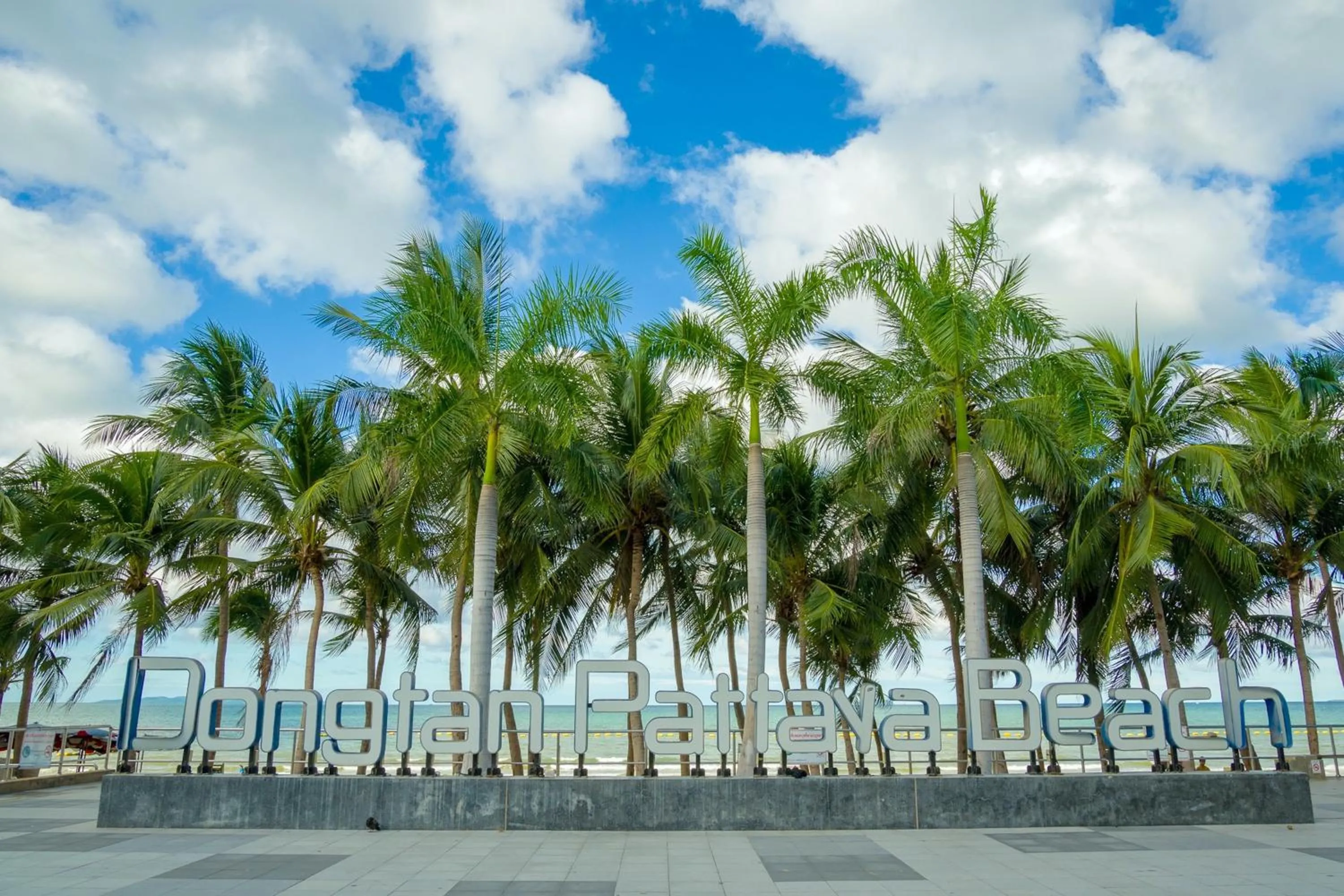 Beach in The Heritage Pattaya Beachfront Resort