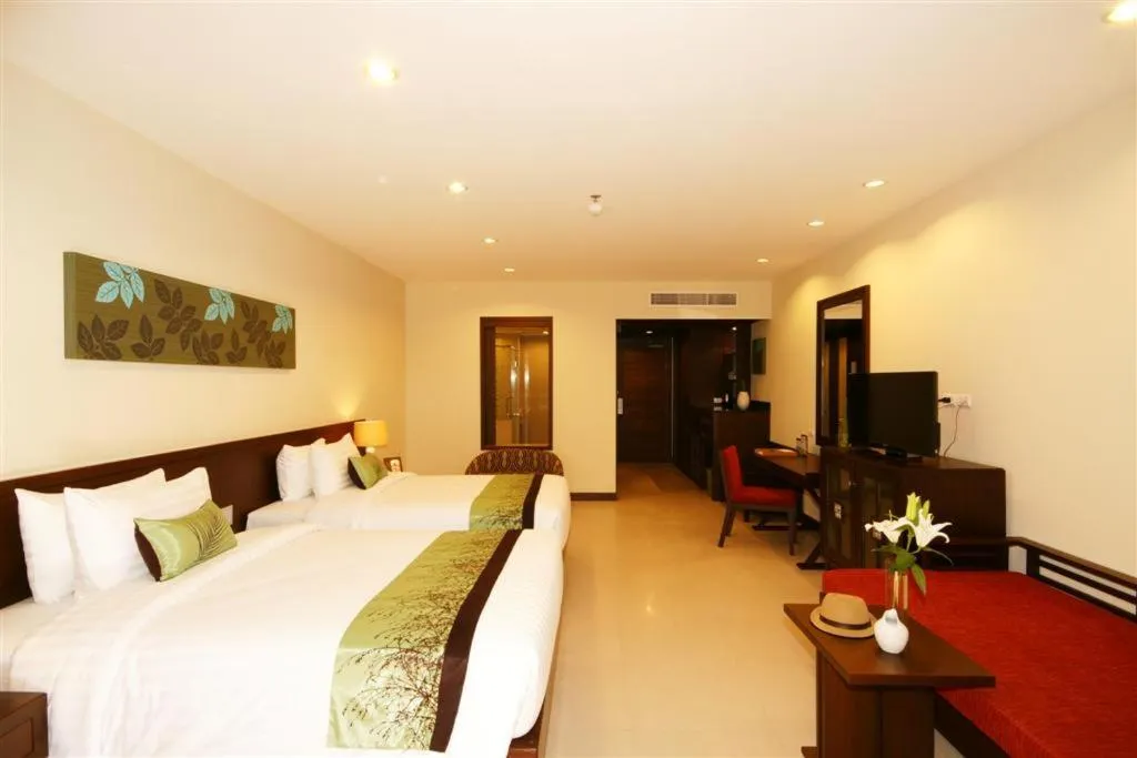 Deluxe Twin Room in The Heritage Pattaya Beachfront Resort
