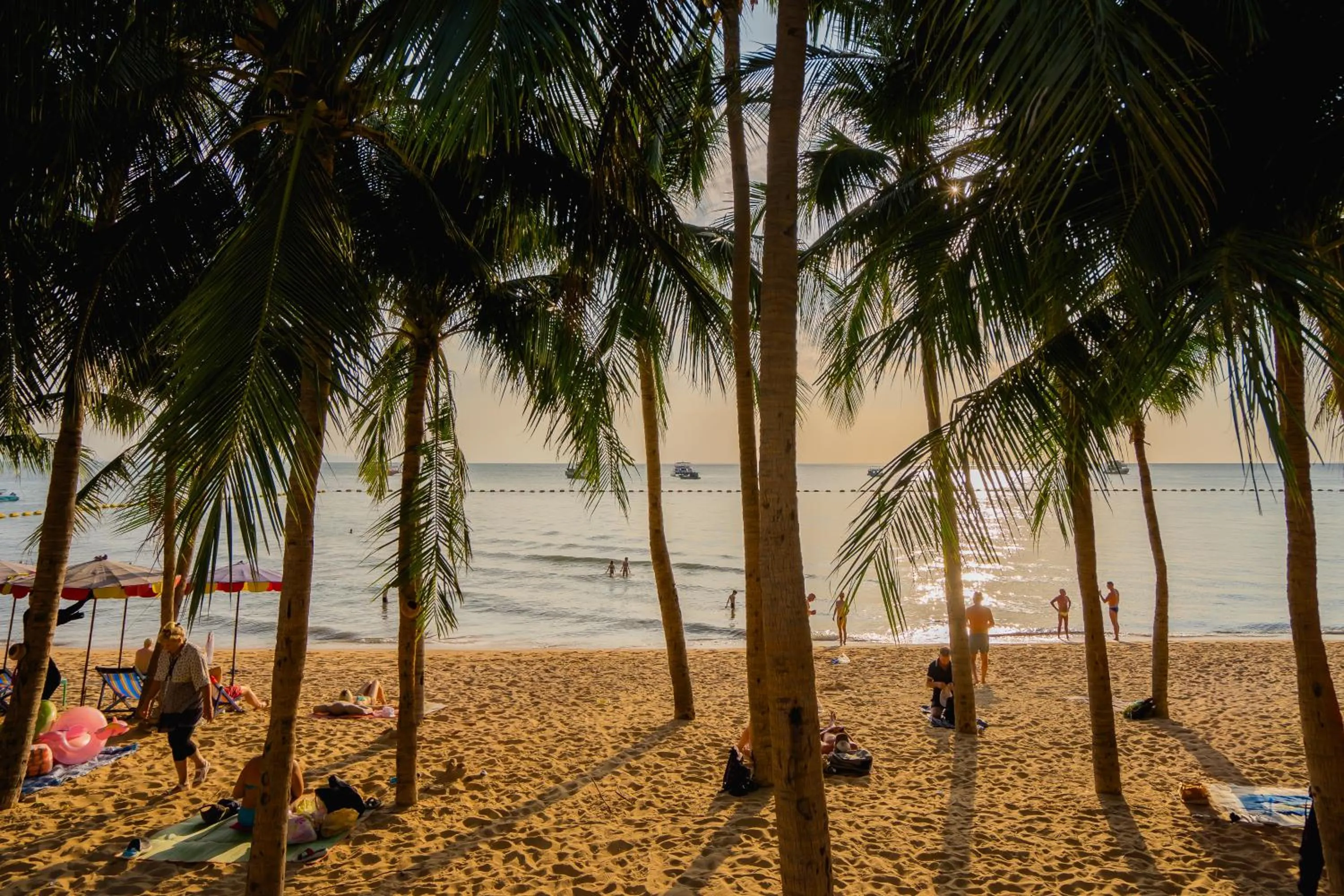 Beach in The Heritage Pattaya Beachfront Resort