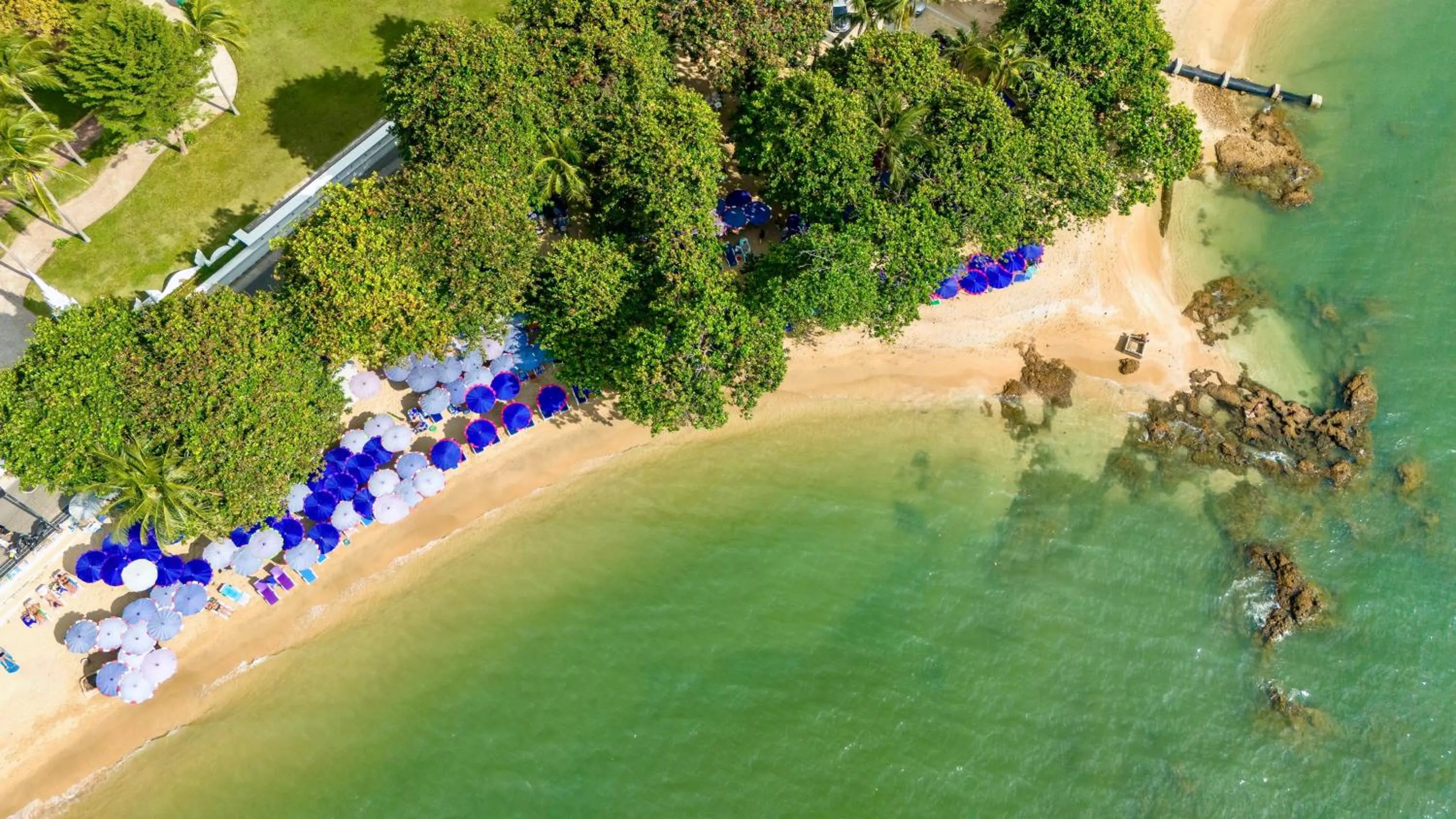 Beach in The Heritage Pattaya Beachfront Resort