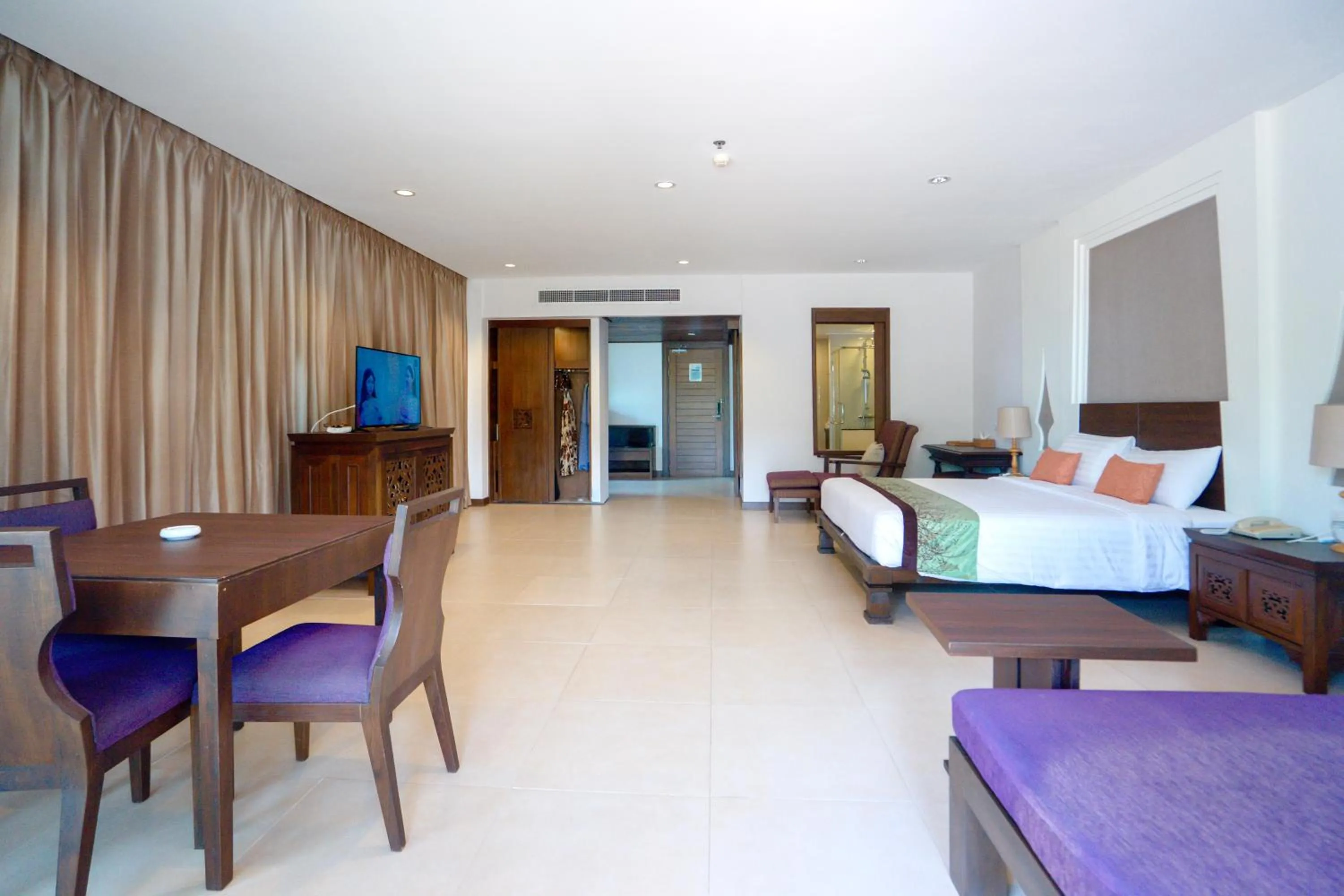 Bedroom, Bed in The Heritage Pattaya Beachfront Resort