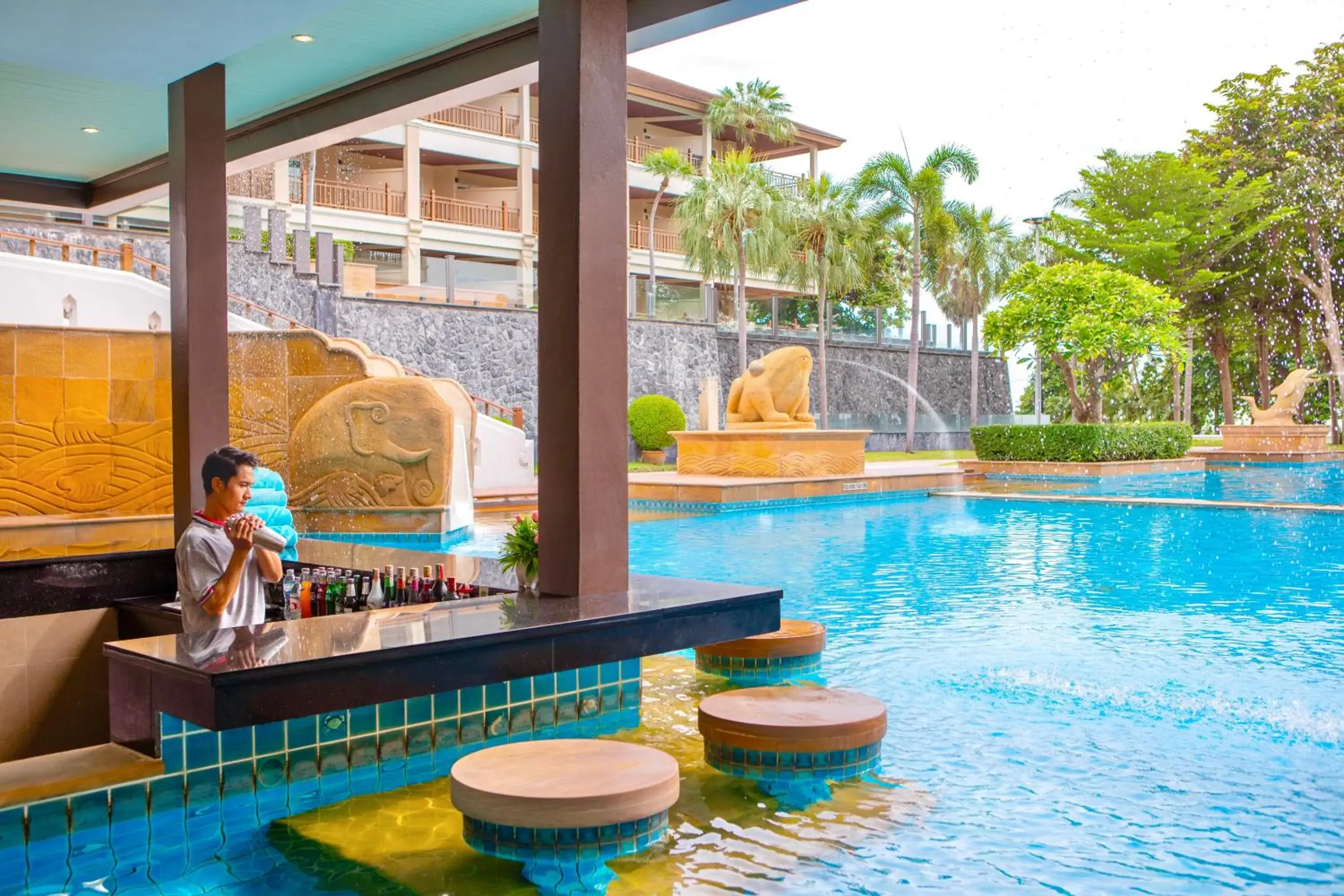 Lounge or bar in The Heritage Pattaya Beachfront Resort Lounge or bar in The Heritage Pattaya Beachfront Resort