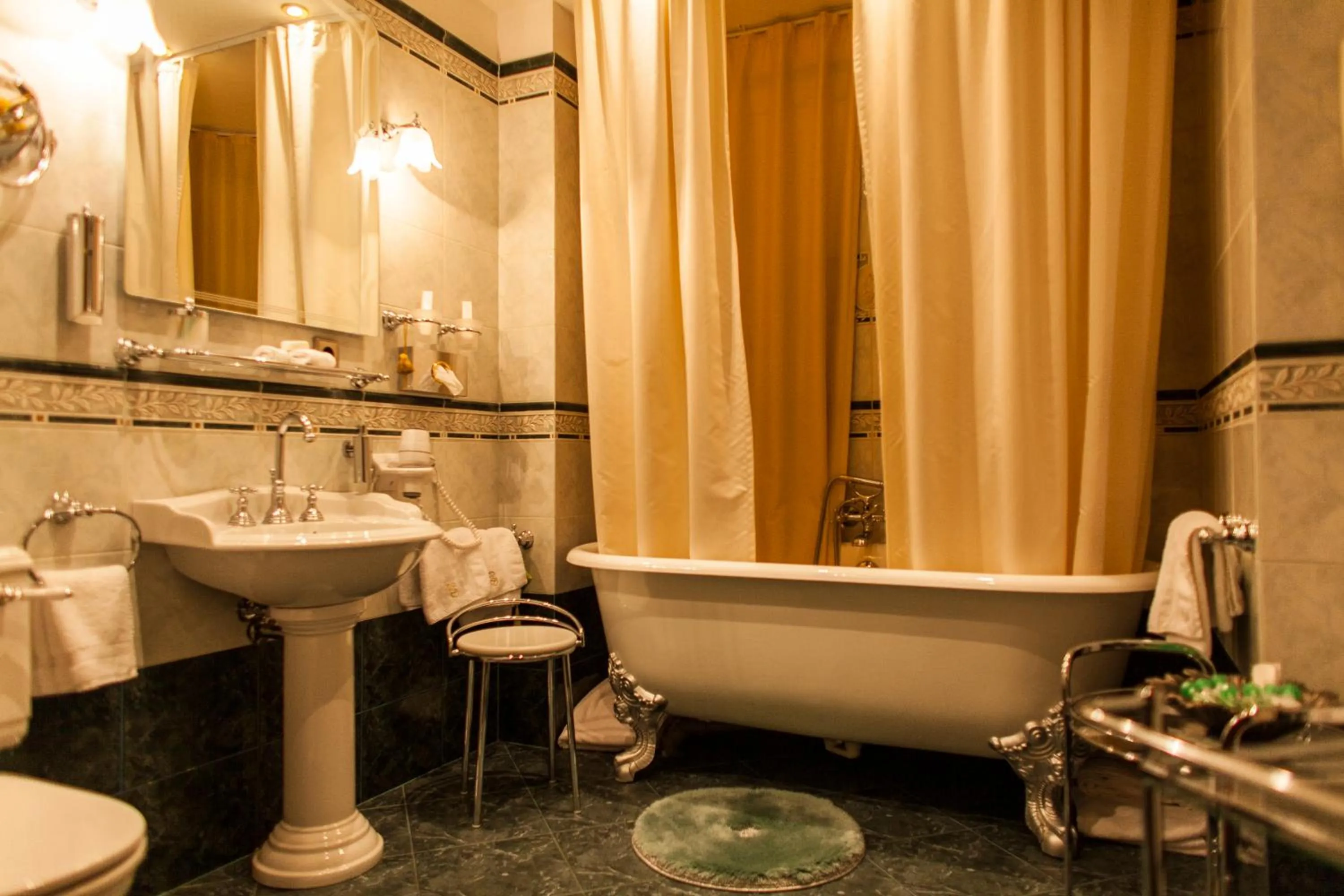 Bathroom in TB Palace Hotel & SPA