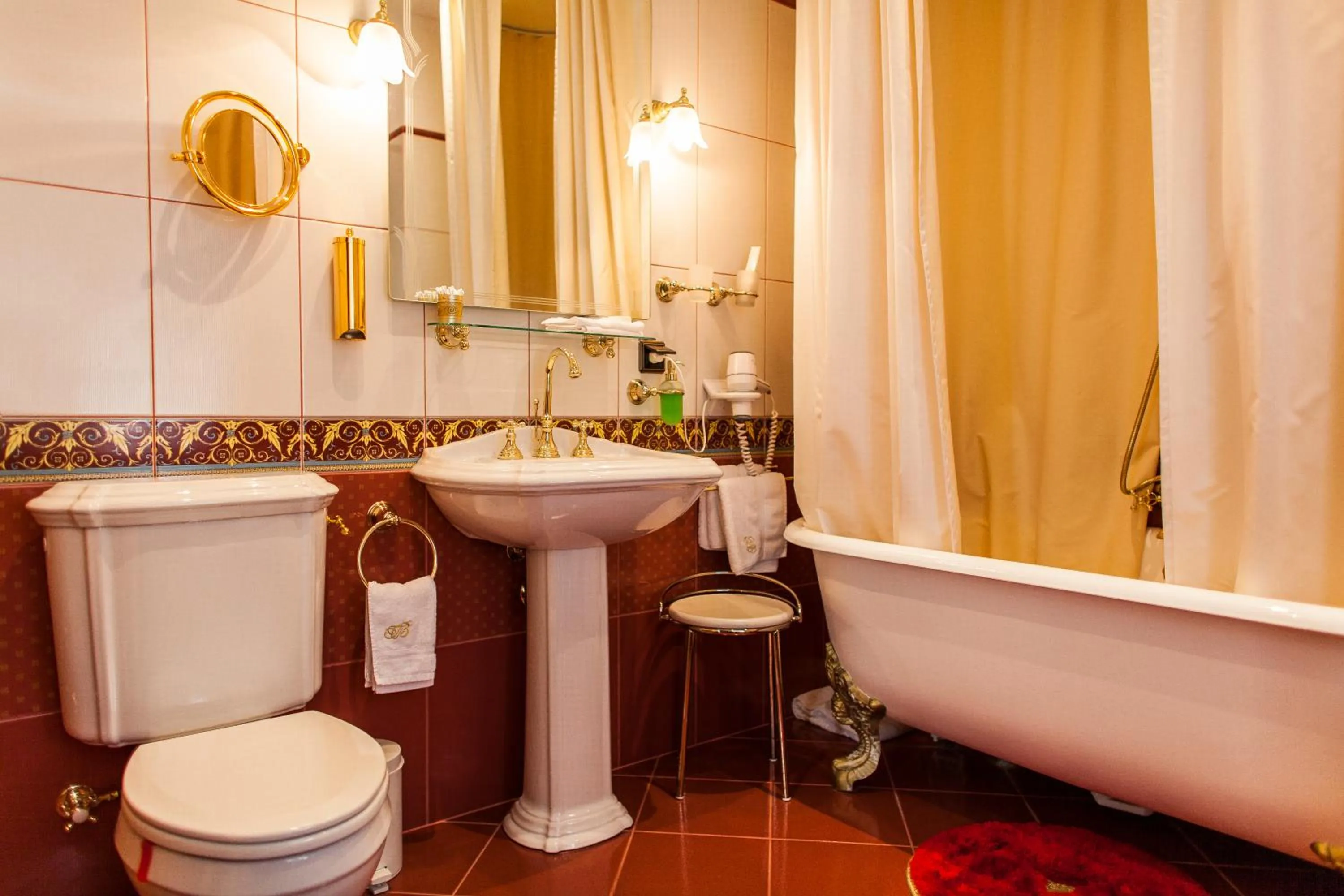 Bathroom in TB Palace Hotel & SPA