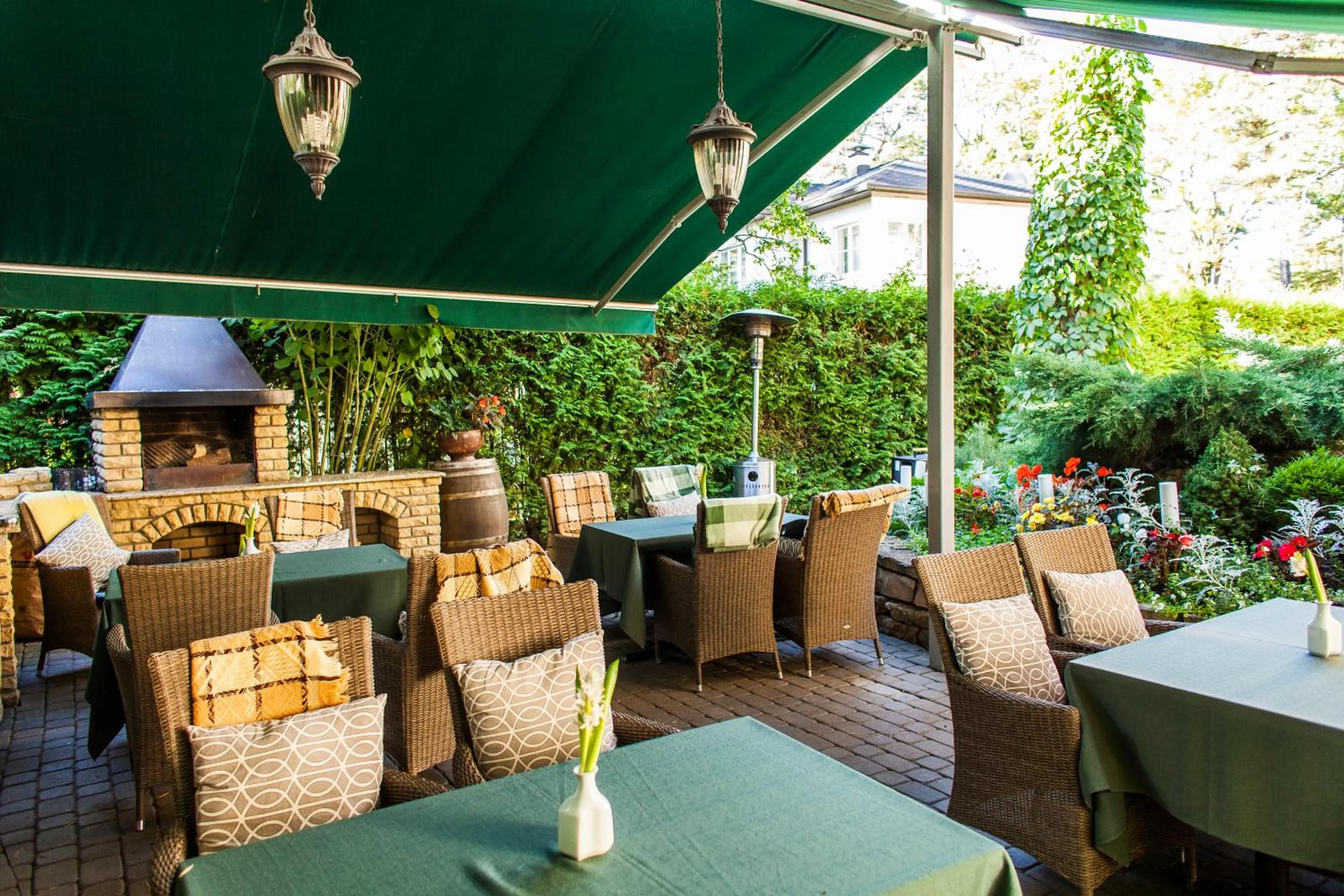 Restaurant/places to eat in TB Palace Hotel & SPA