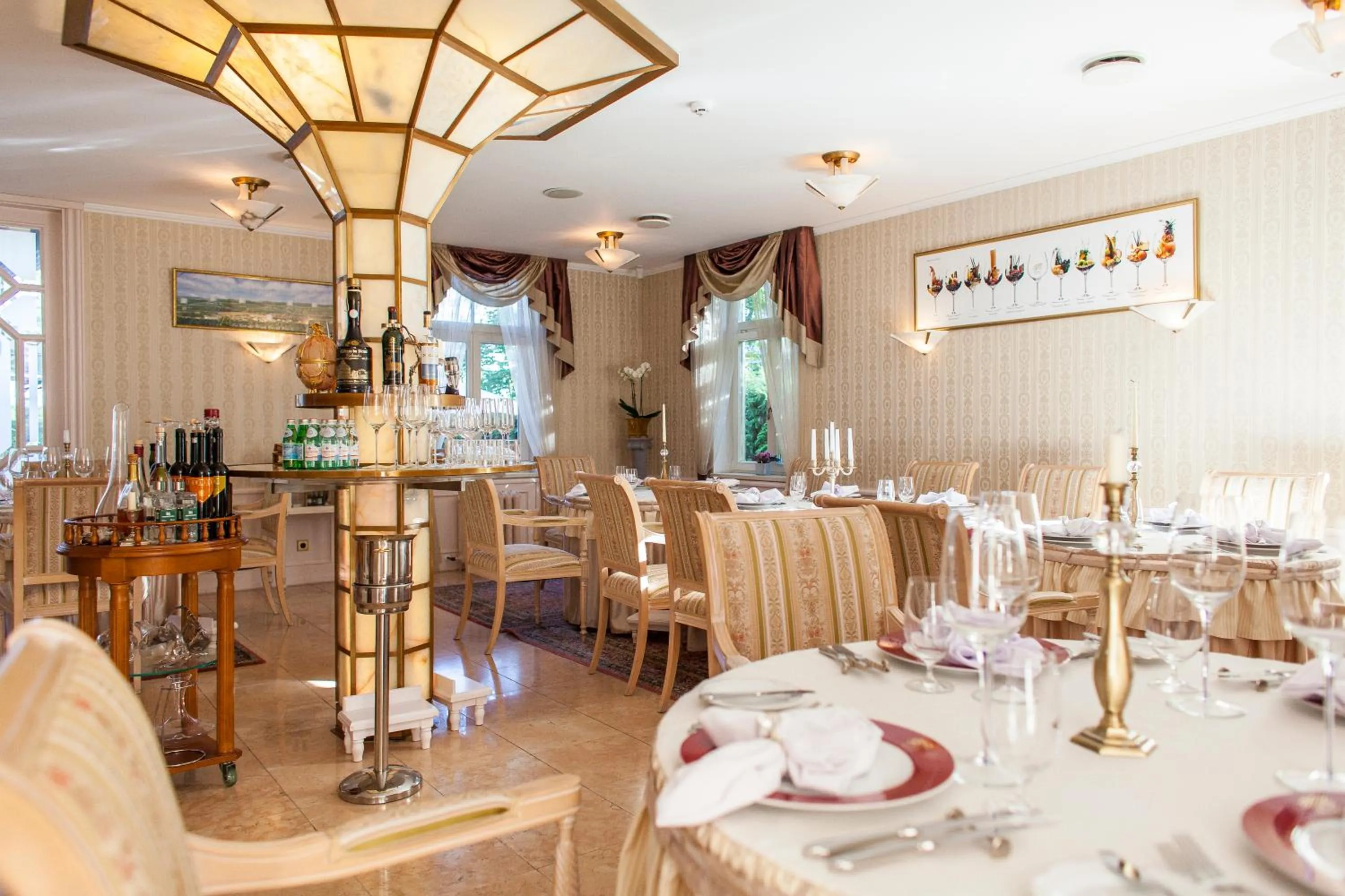 Restaurant/places to eat in TB Palace Hotel & SPA