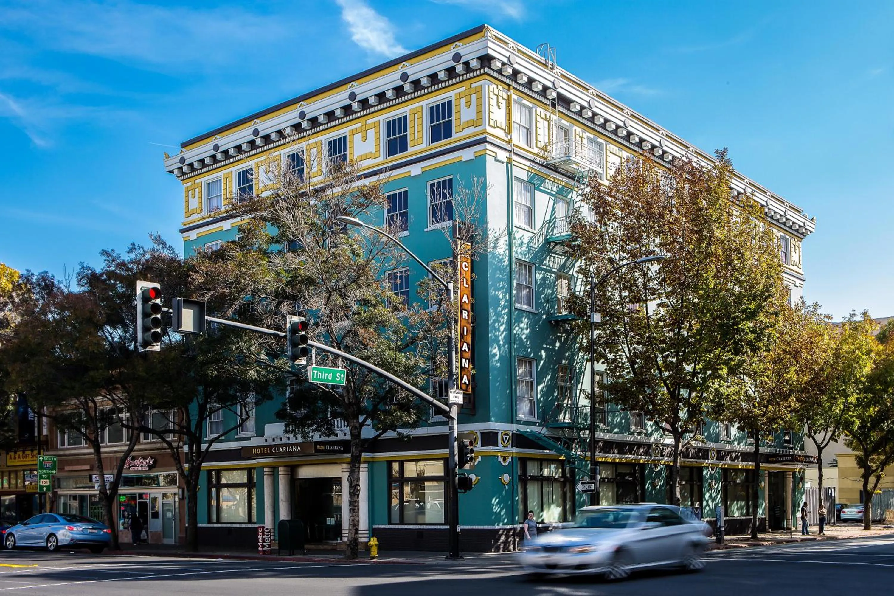 Facade/entrance in Hotel Clariana