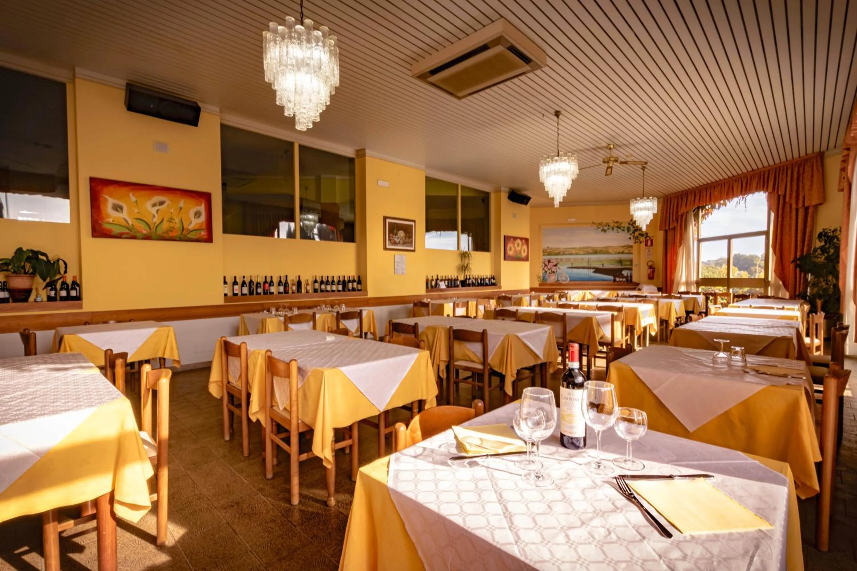 Restaurant/places to eat in Hotel Ismaele