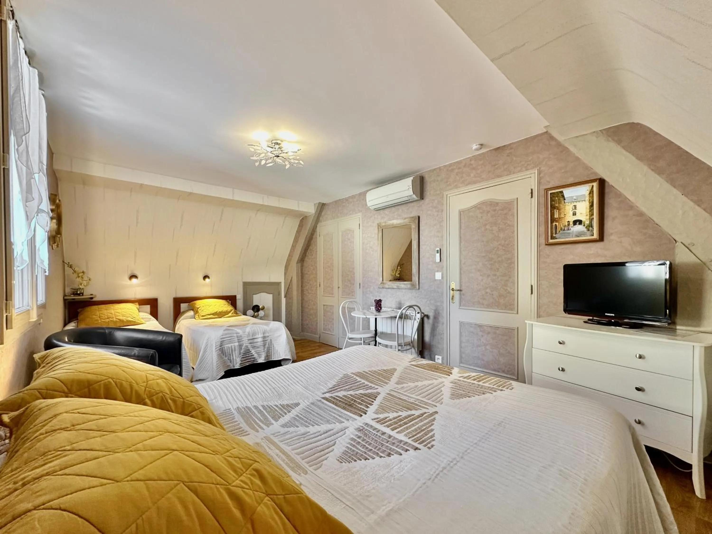 Bed in La Roseraie