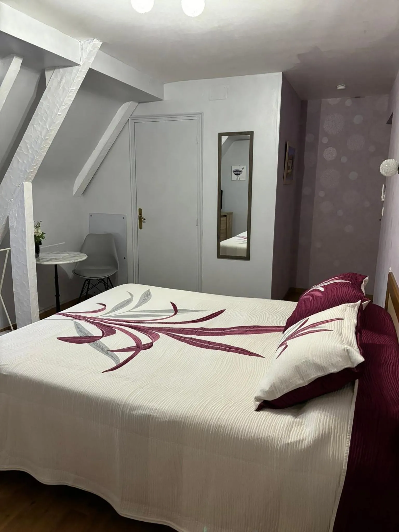 Bed in La Roseraie