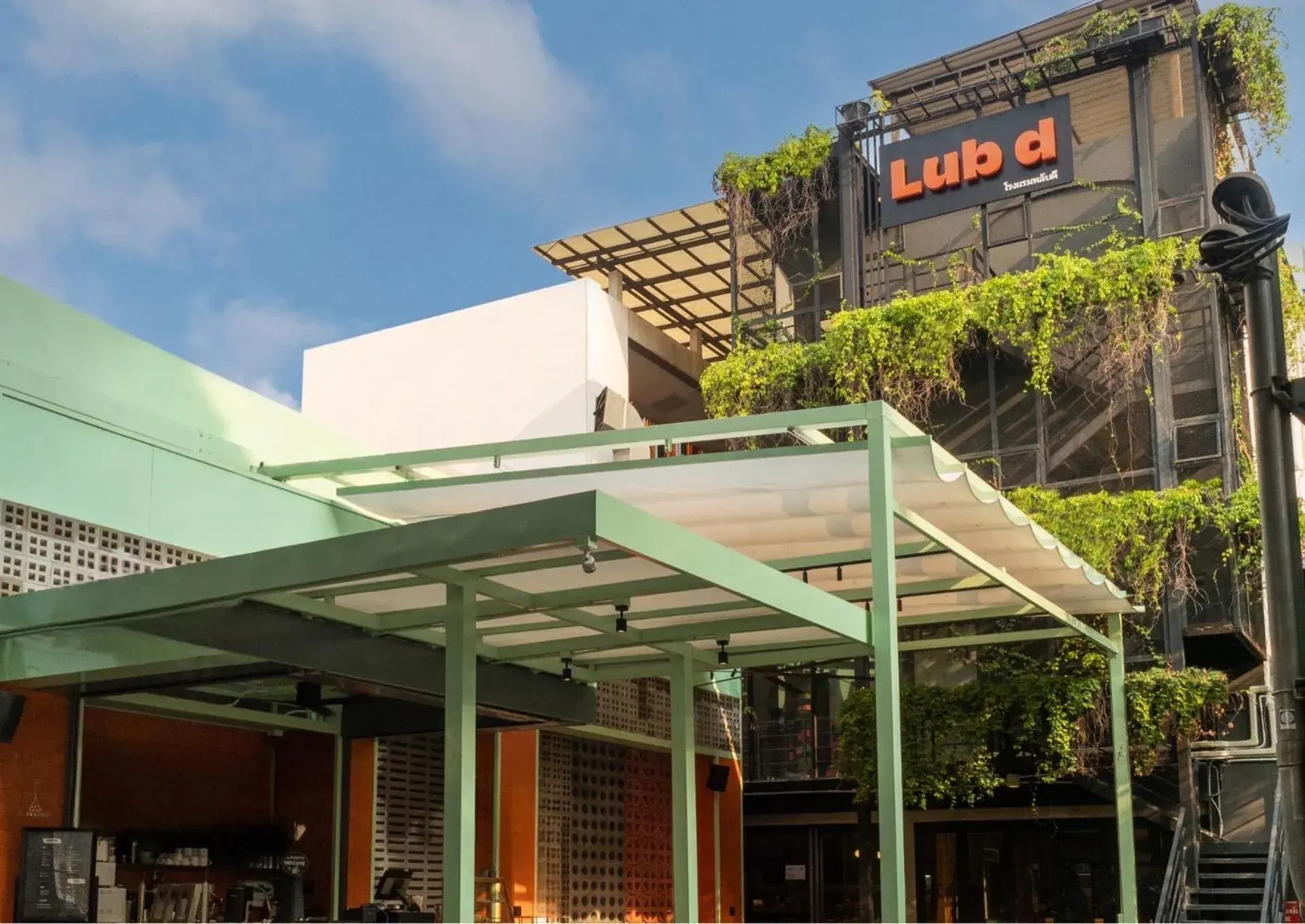 Property building in Lub d Bangkok Siam - New Look, Across from MBK & Skytrain Access Property building in Lub d Bangkok Siam - New Look, Across from MBK & Skytrain Access