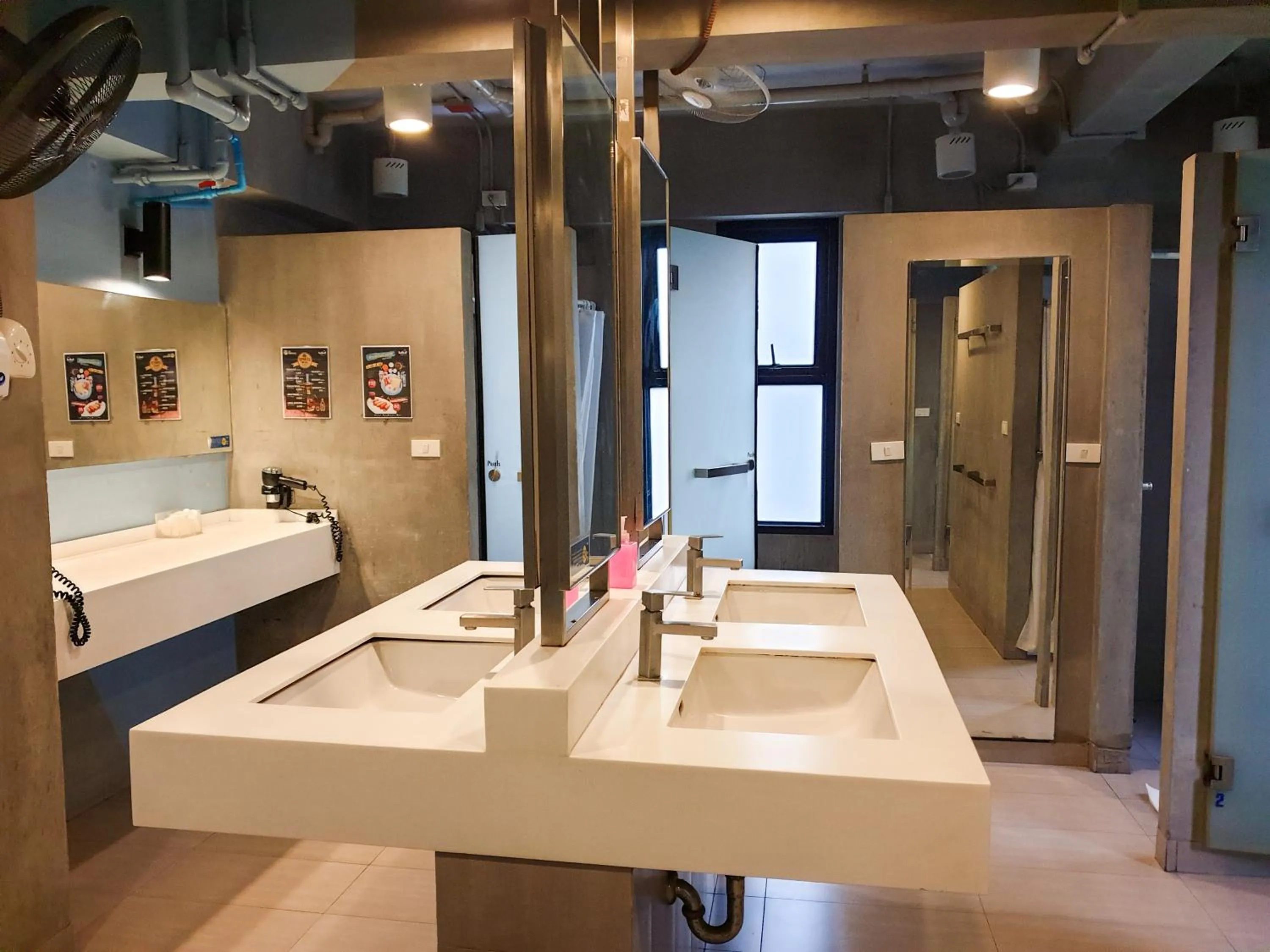 Bathroom in Lub d Bangkok Siam - Opposite MBK & Next to Skytrain - Perfect for shopping lovers!