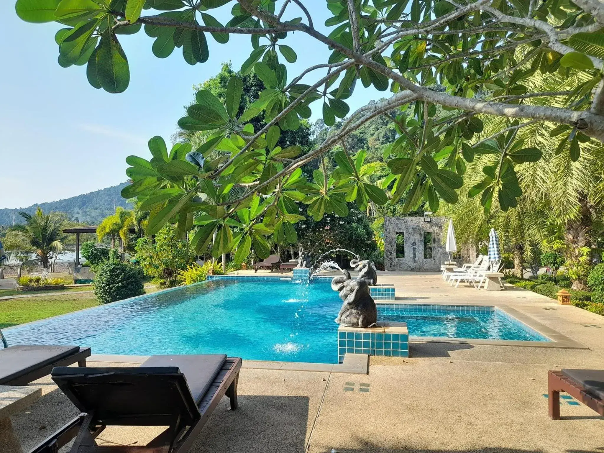 Swimming pool in Koh Chang Bailan Beach Resort Swimming pool in Koh Chang Bailan Beach Resort