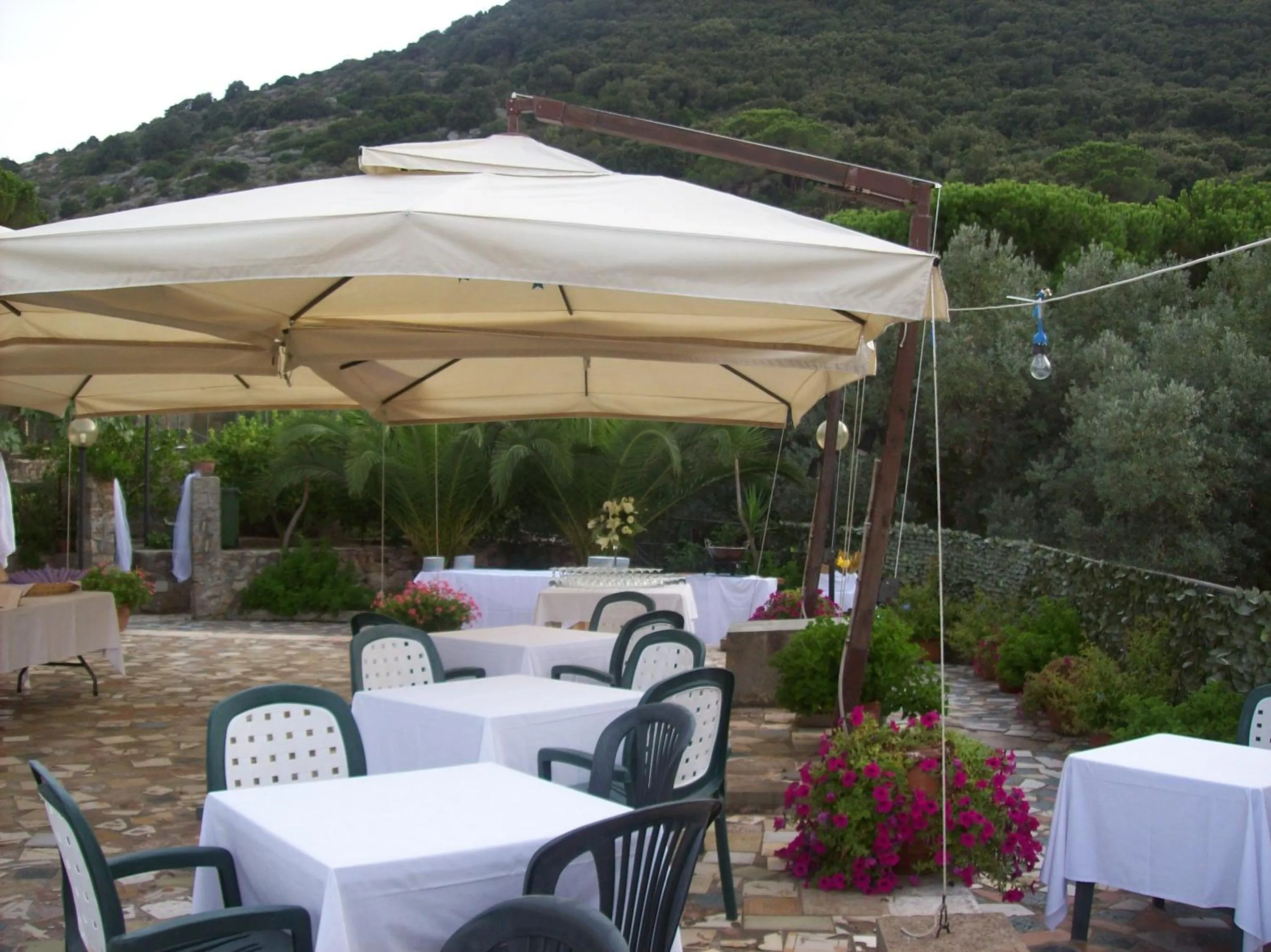 Restaurant/places to eat in Hotel Castello Monticello