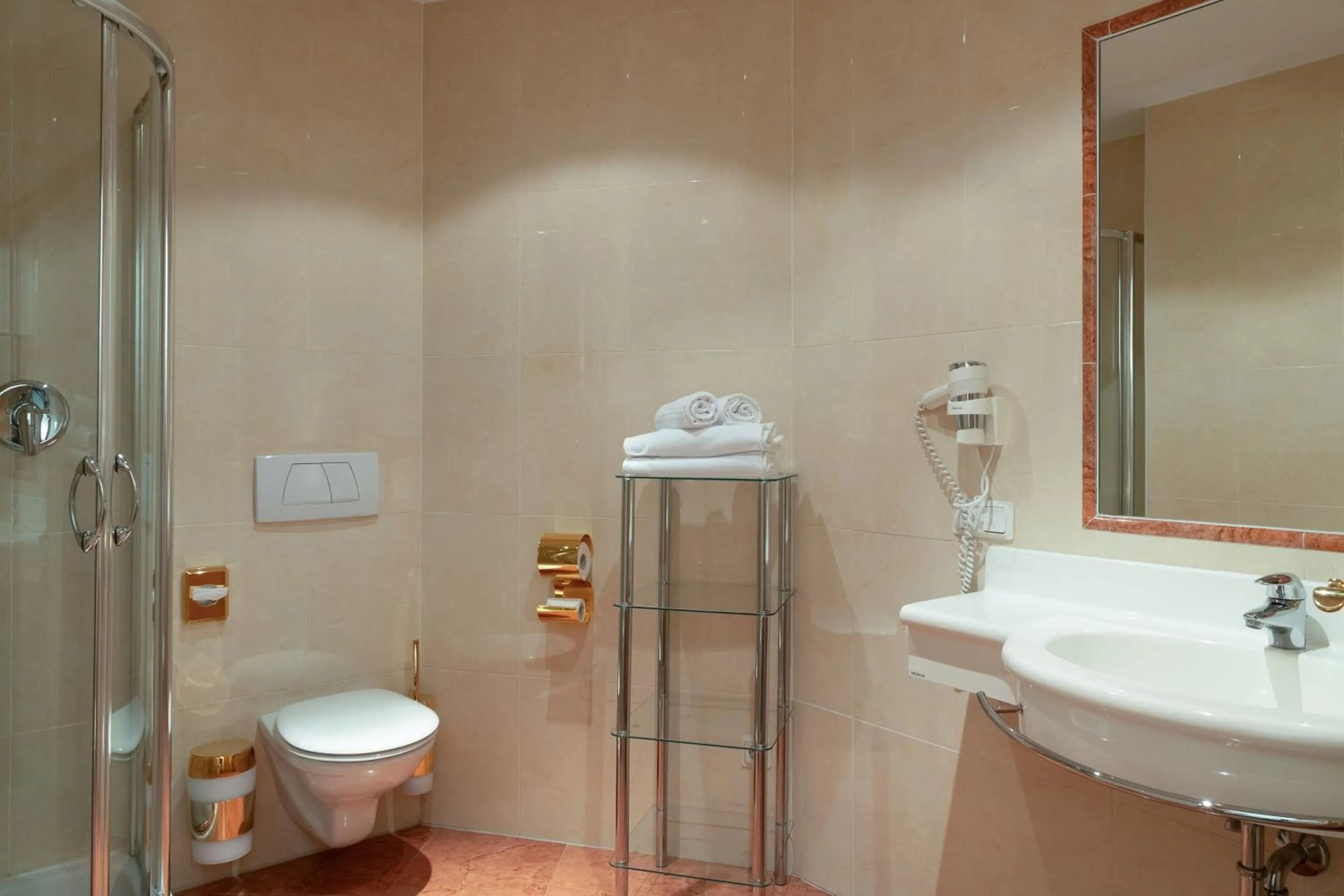 Shower in Hotel Sachsenklemme