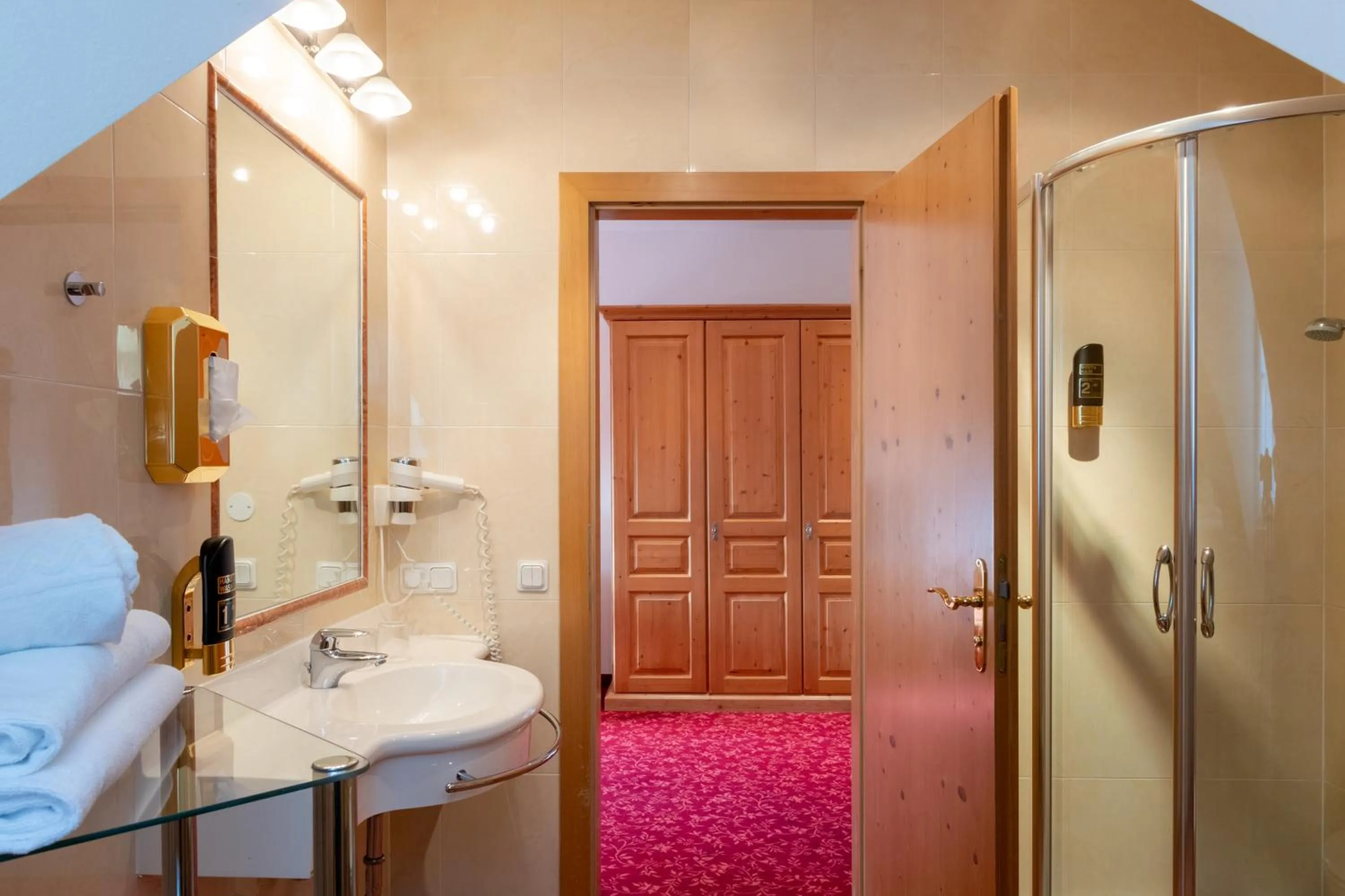 Shower in Hotel Sachsenklemme