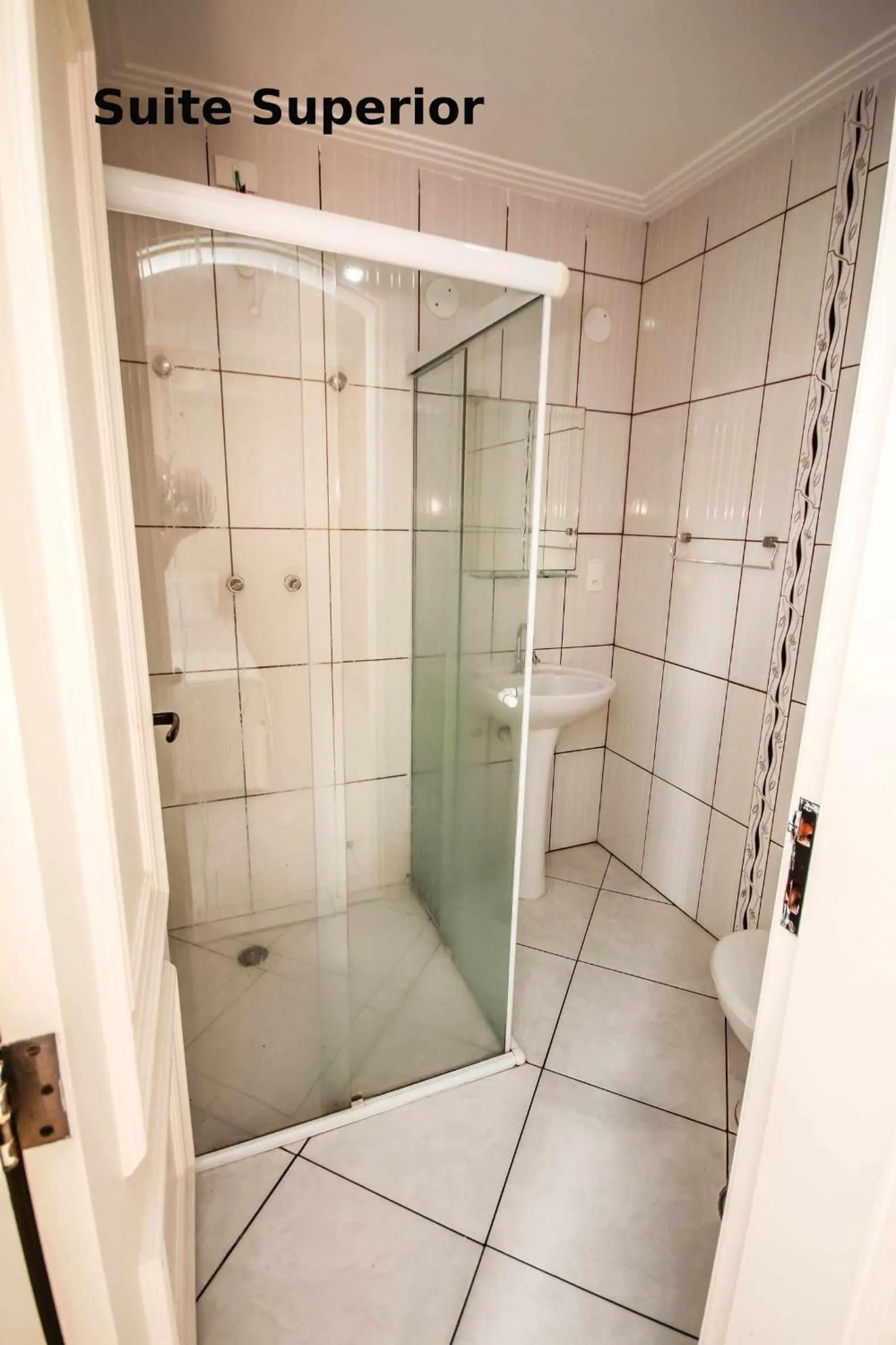 Shower in Suites Natalia Enseada