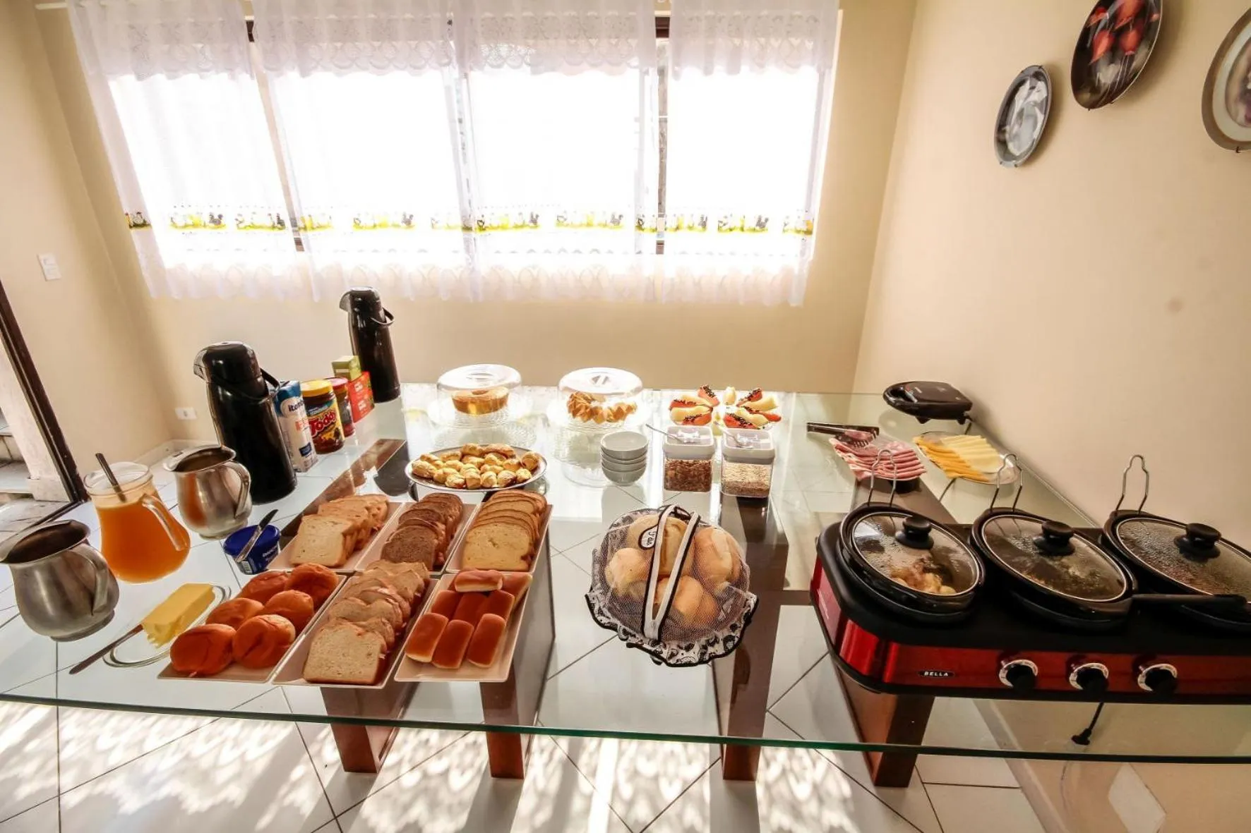 Breakfast in Suites Natalia Enseada