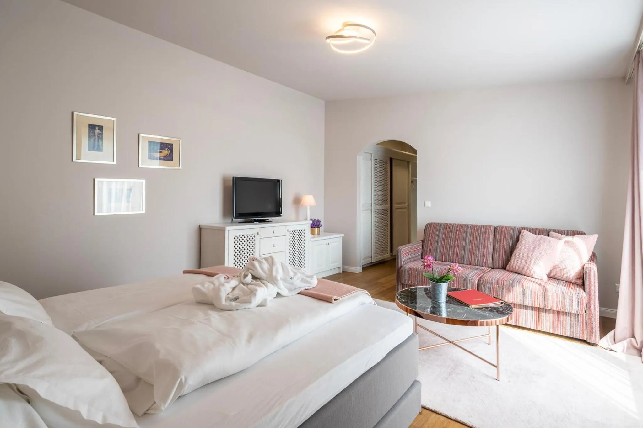 Photo of the whole room, Bed in Hotel Sonnalm - SPA,Idyll,Dining