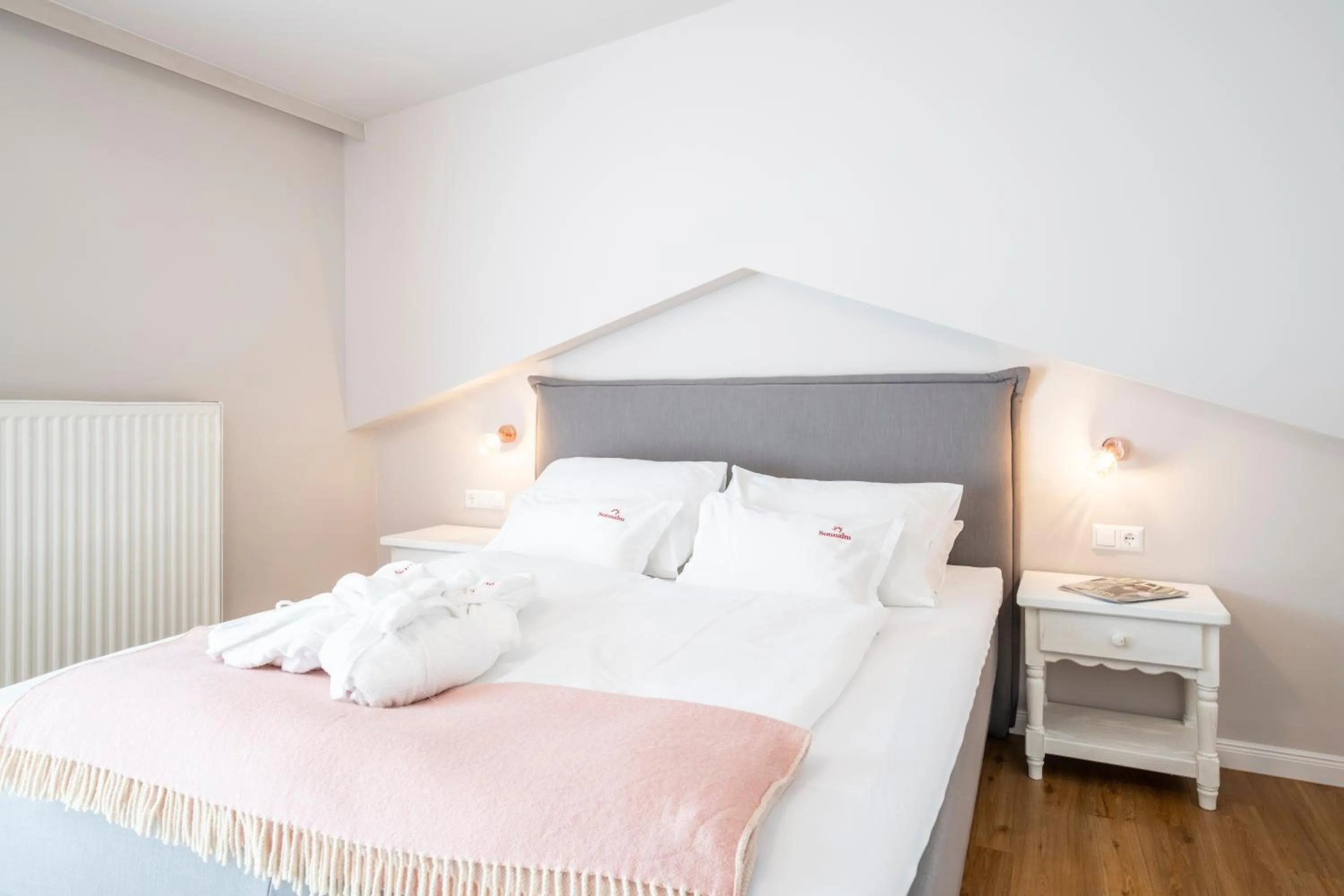 Restaurant/places to eat, Bed in Hotel Sonnalm - SPA,Idyll,Dining