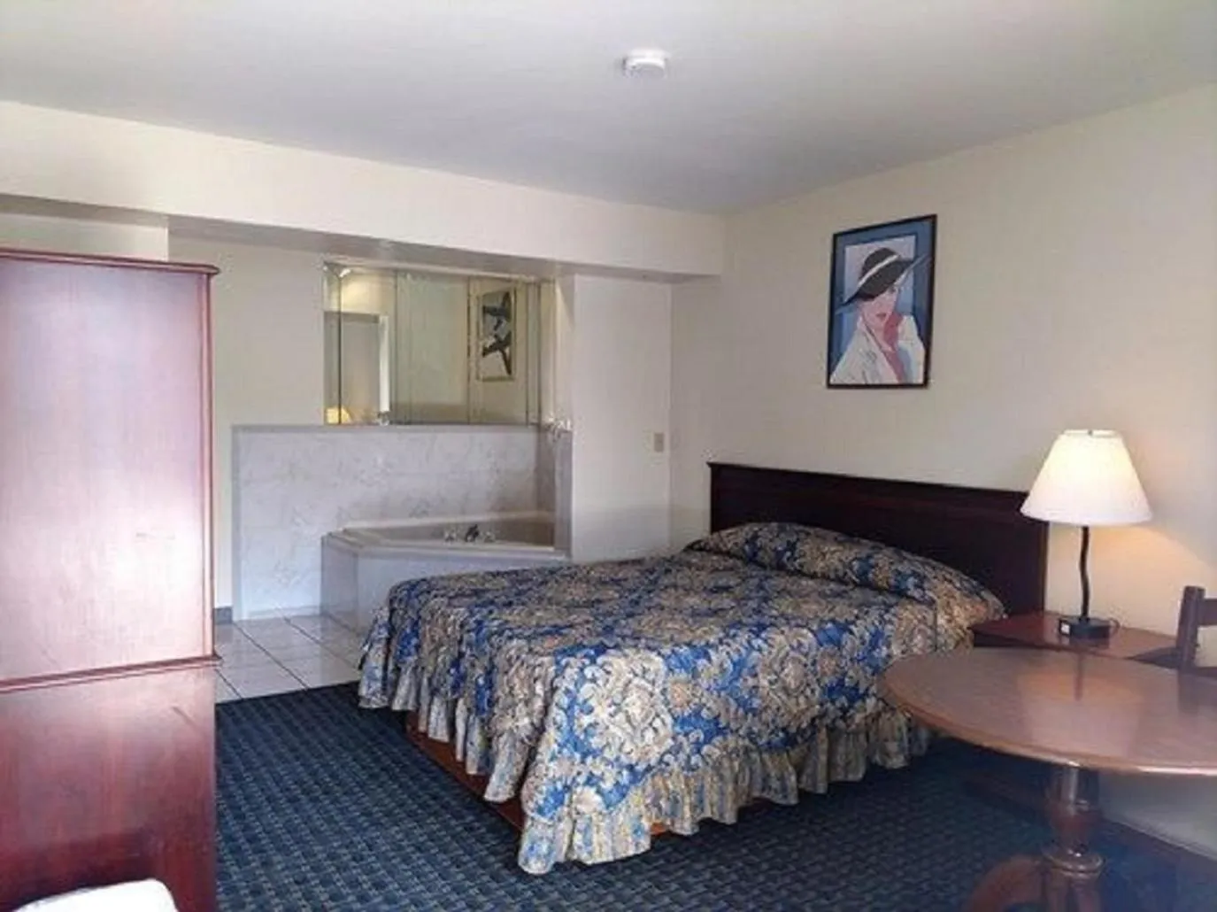Photo of the whole room, Bed in All Seasons Motel