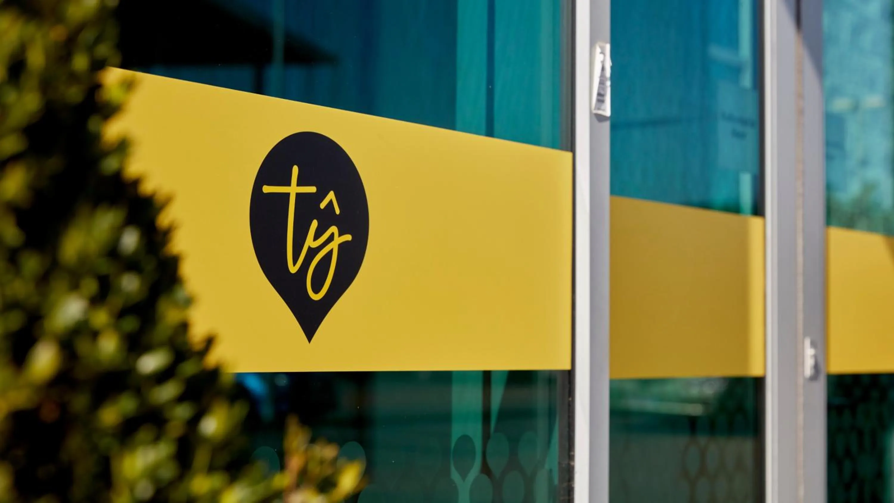 Property building in Tŷ Magor