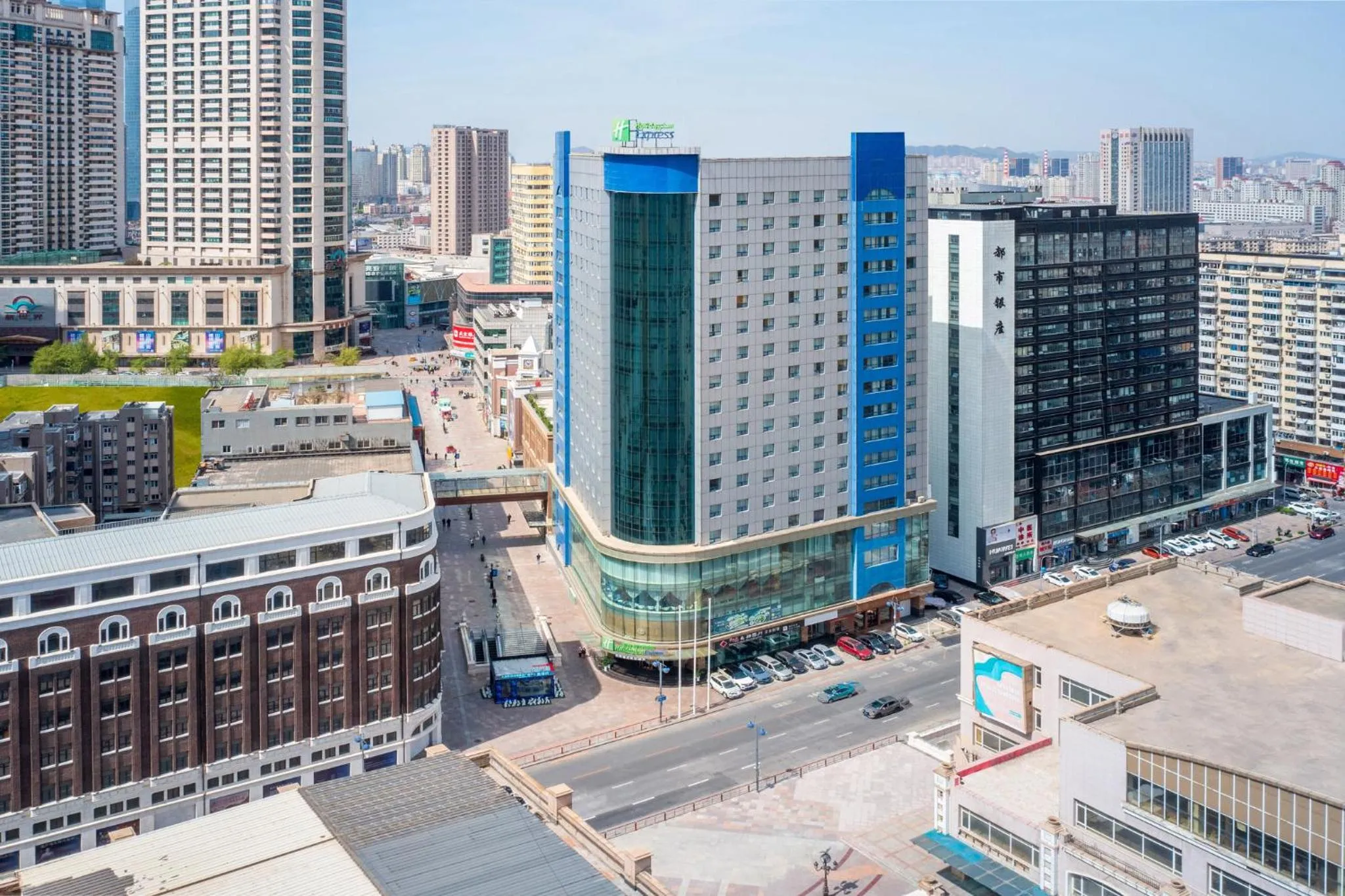 Property building in Holiday Inn Express City Centre Dalian by IHG