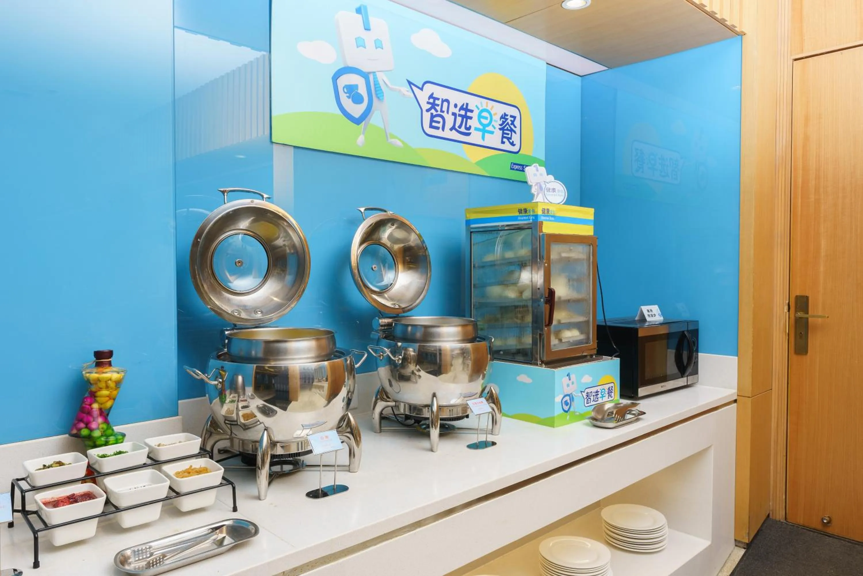 Breakfast in Holiday Inn Express City Centre Dalian by IHG