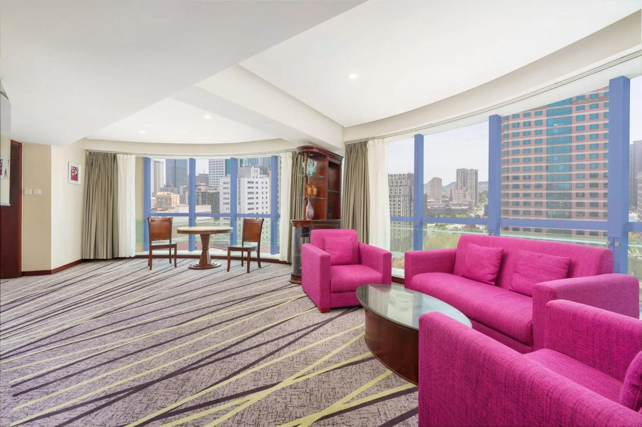 Photo of the whole room in Holiday Inn Express City Centre Dalian by IHG