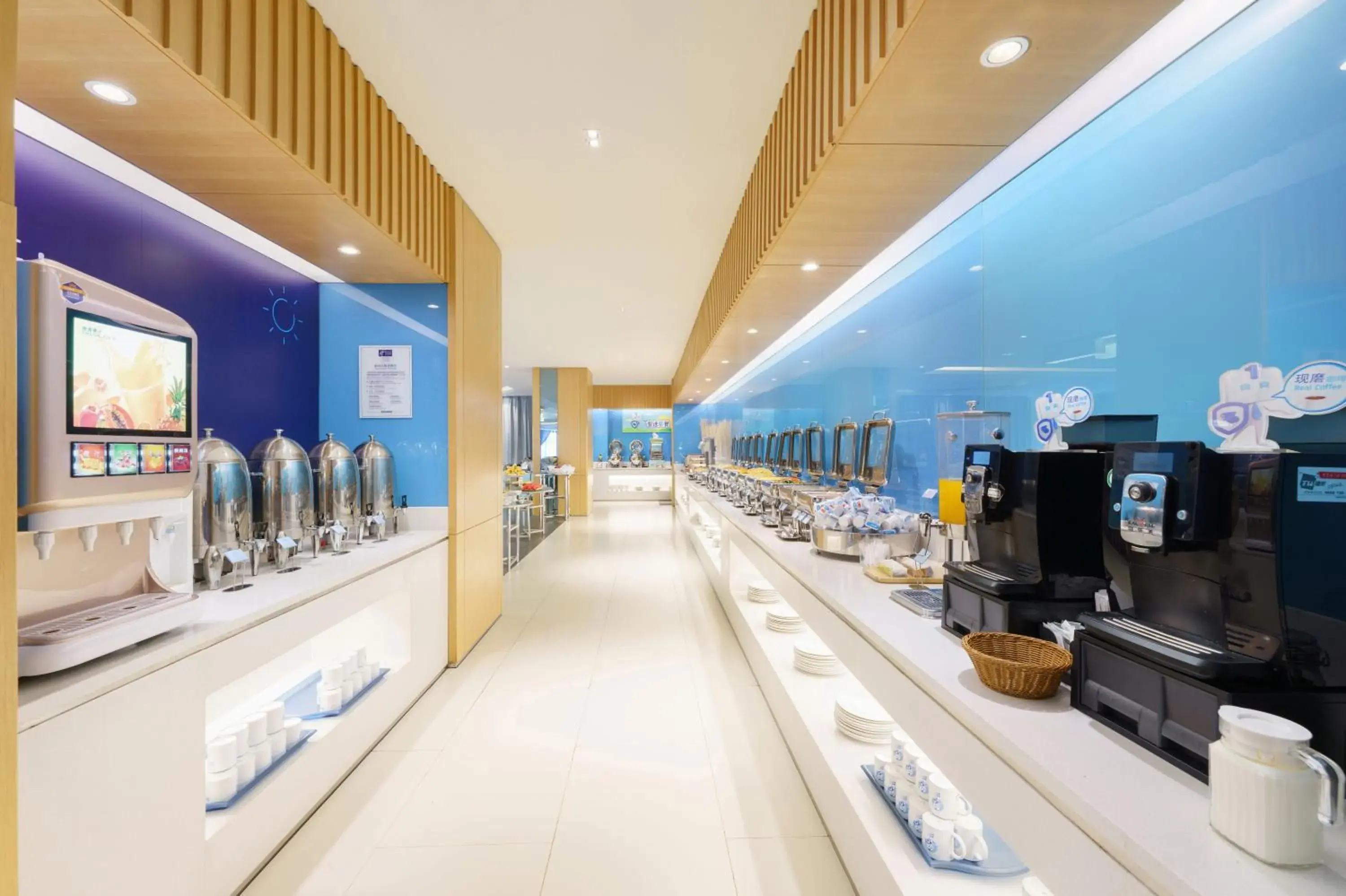 Restaurant/places to eat in Holiday Inn Express City Centre Dalian by IHG Restaurant/places to eat in Holiday Inn Express City Centre Dalian by IHG