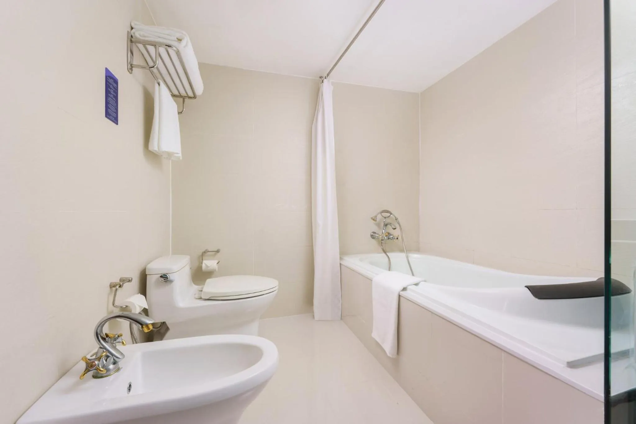 Photo of the whole room in Holiday Inn Express City Centre Dalian by IHG