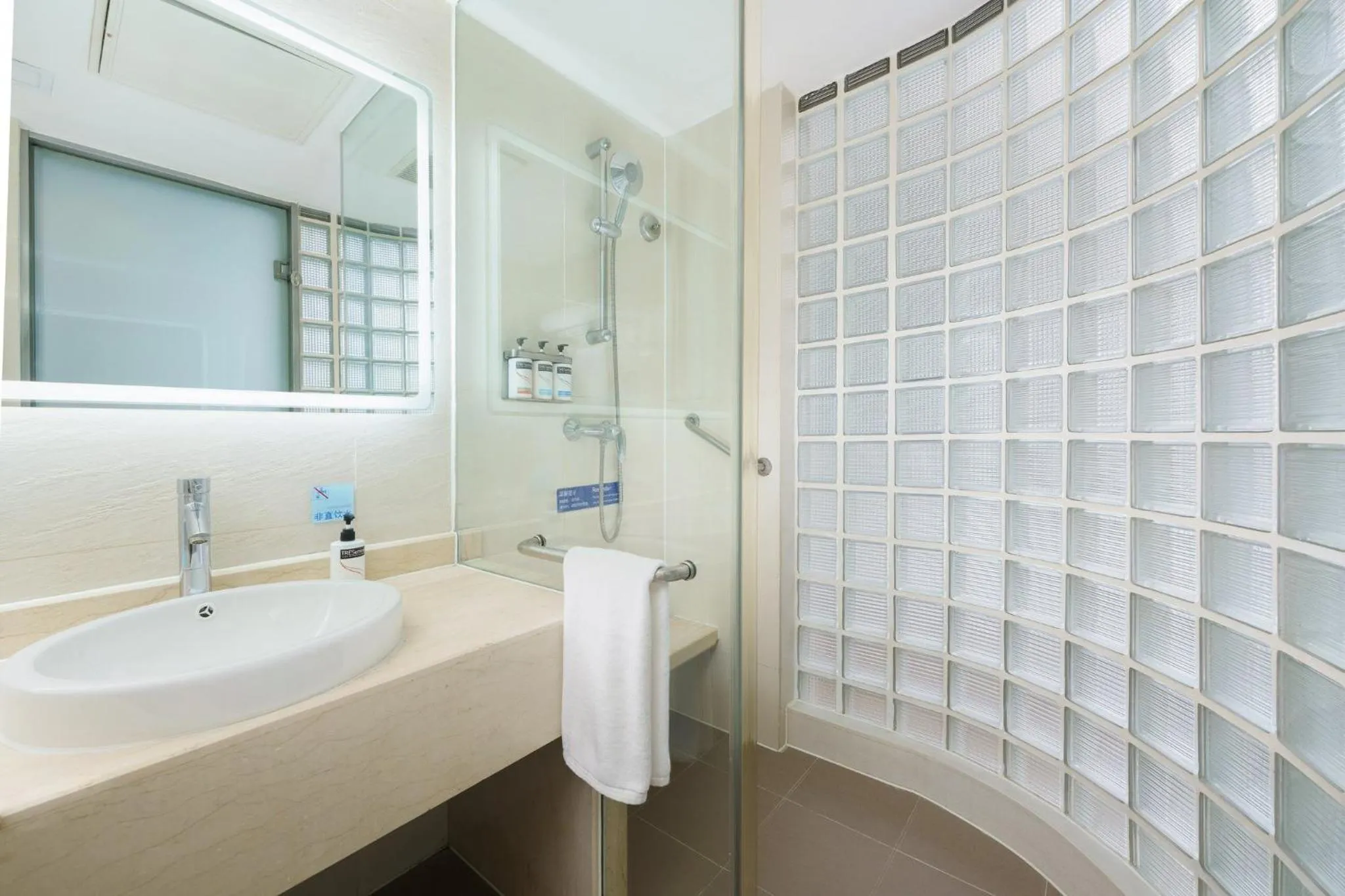 Bathroom in Holiday Inn Express City Centre Dalian by IHG