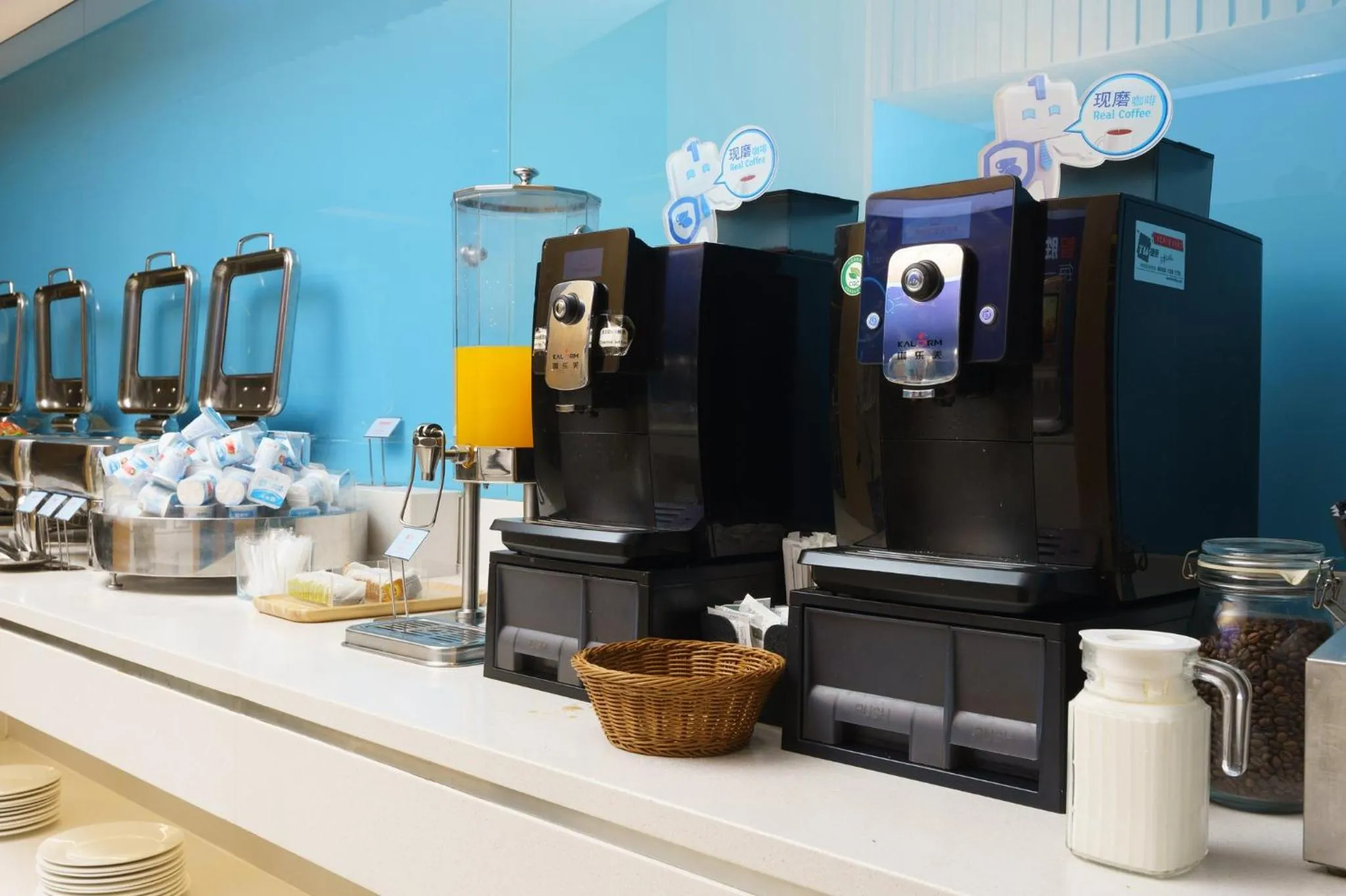 Restaurant/places to eat in Holiday Inn Express City Centre Dalian by IHG