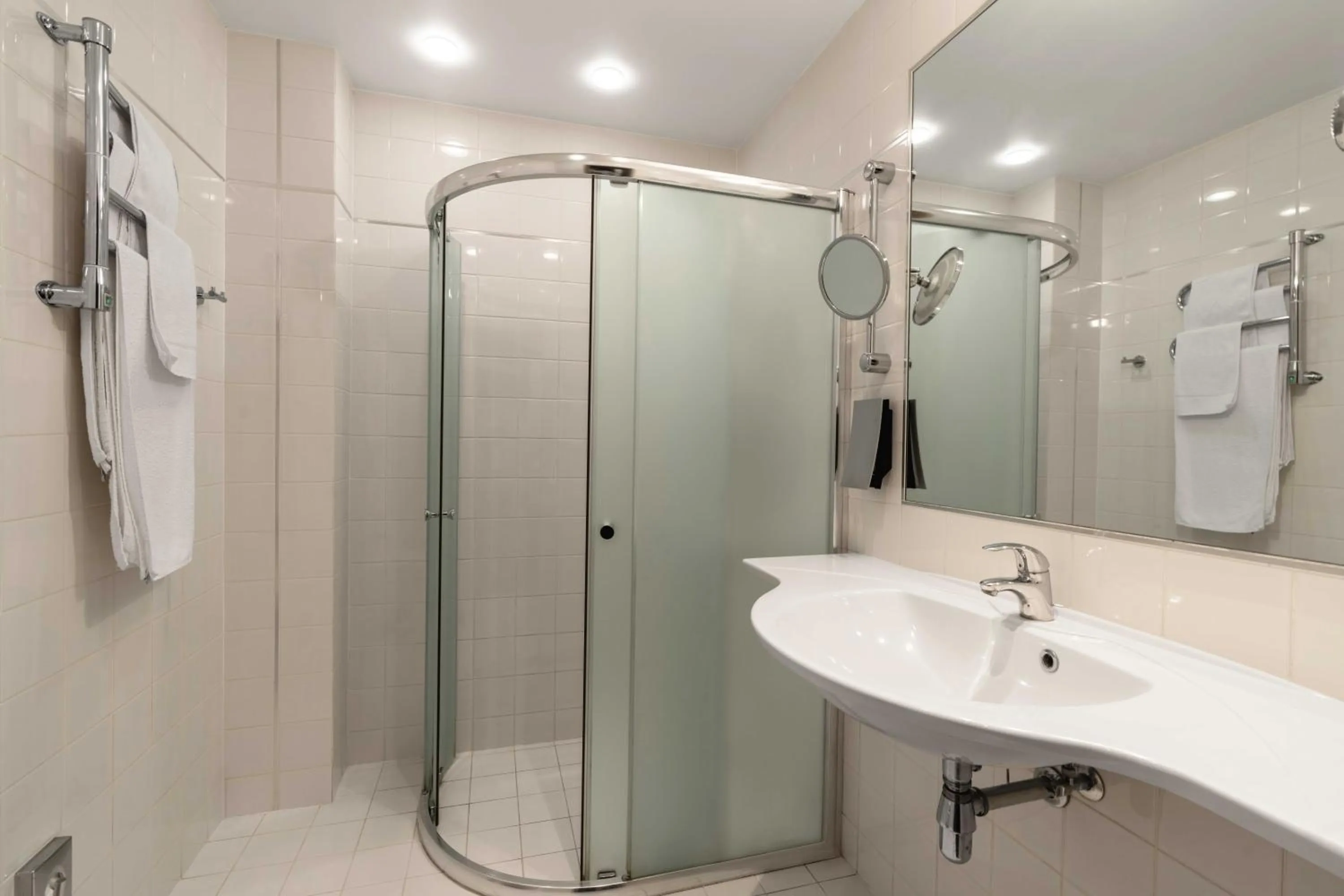 Shower in Rixwell Elefant Hotel