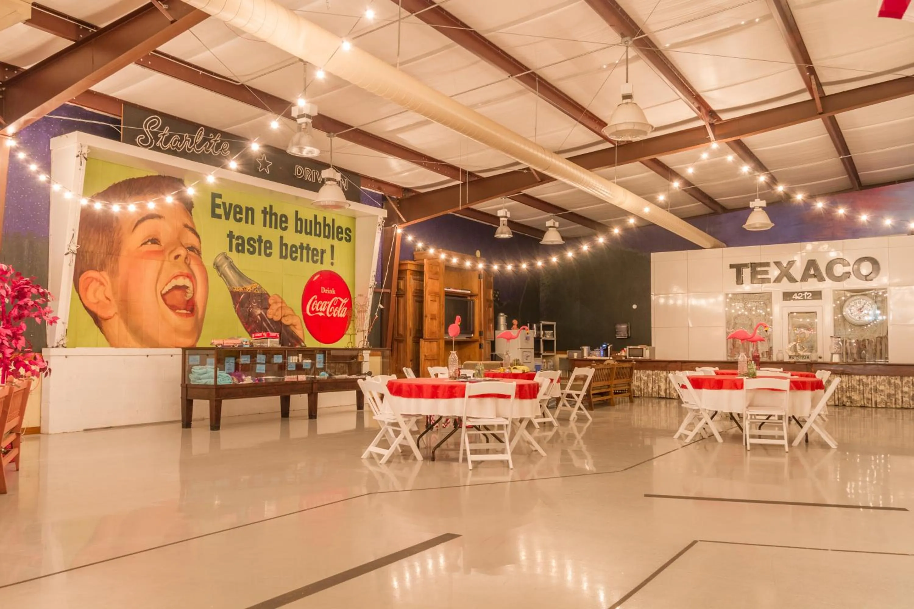 Dining area in Lone Star Glamp Inn