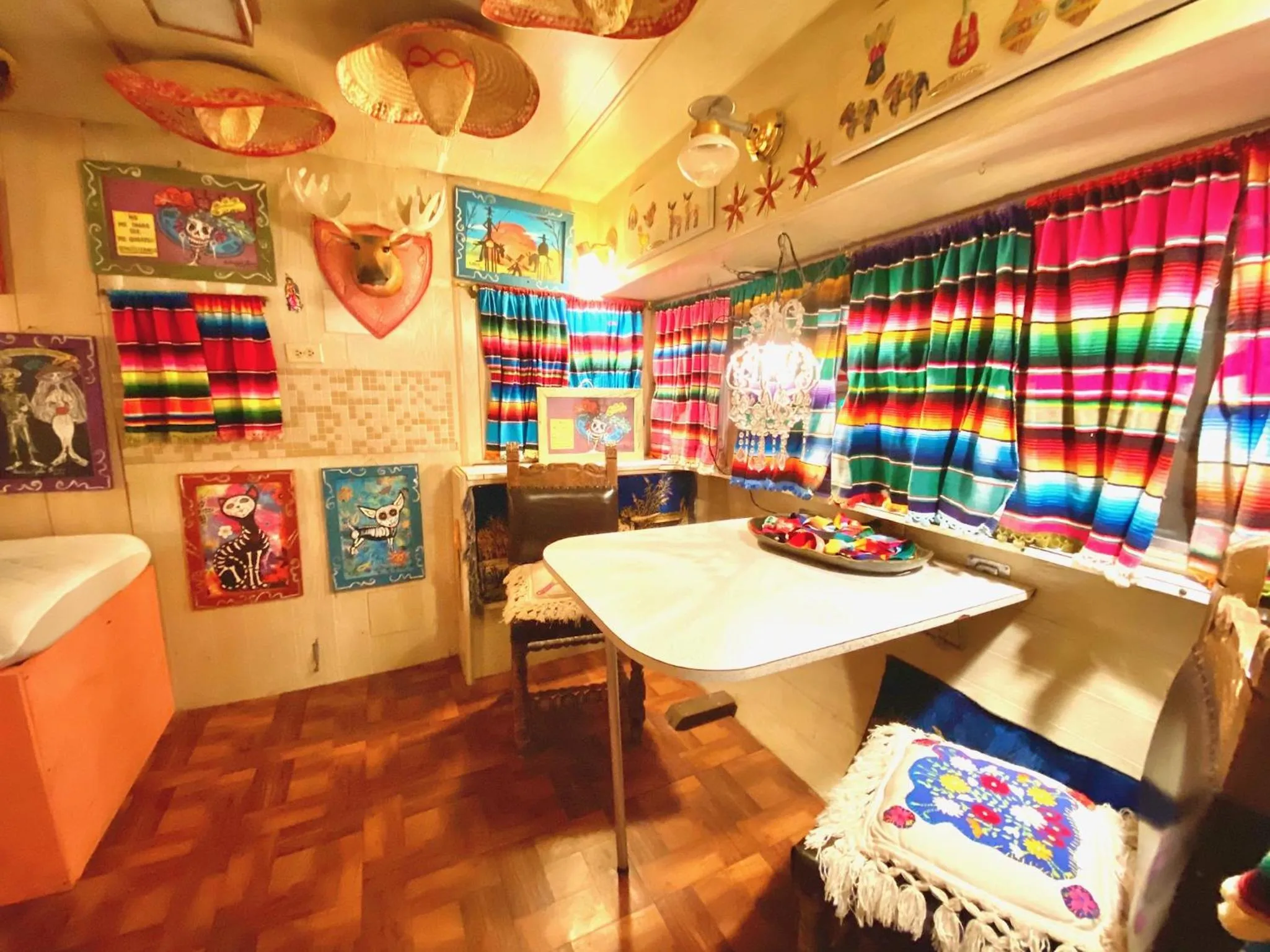 Dining area in Lone Star Glamp Inn