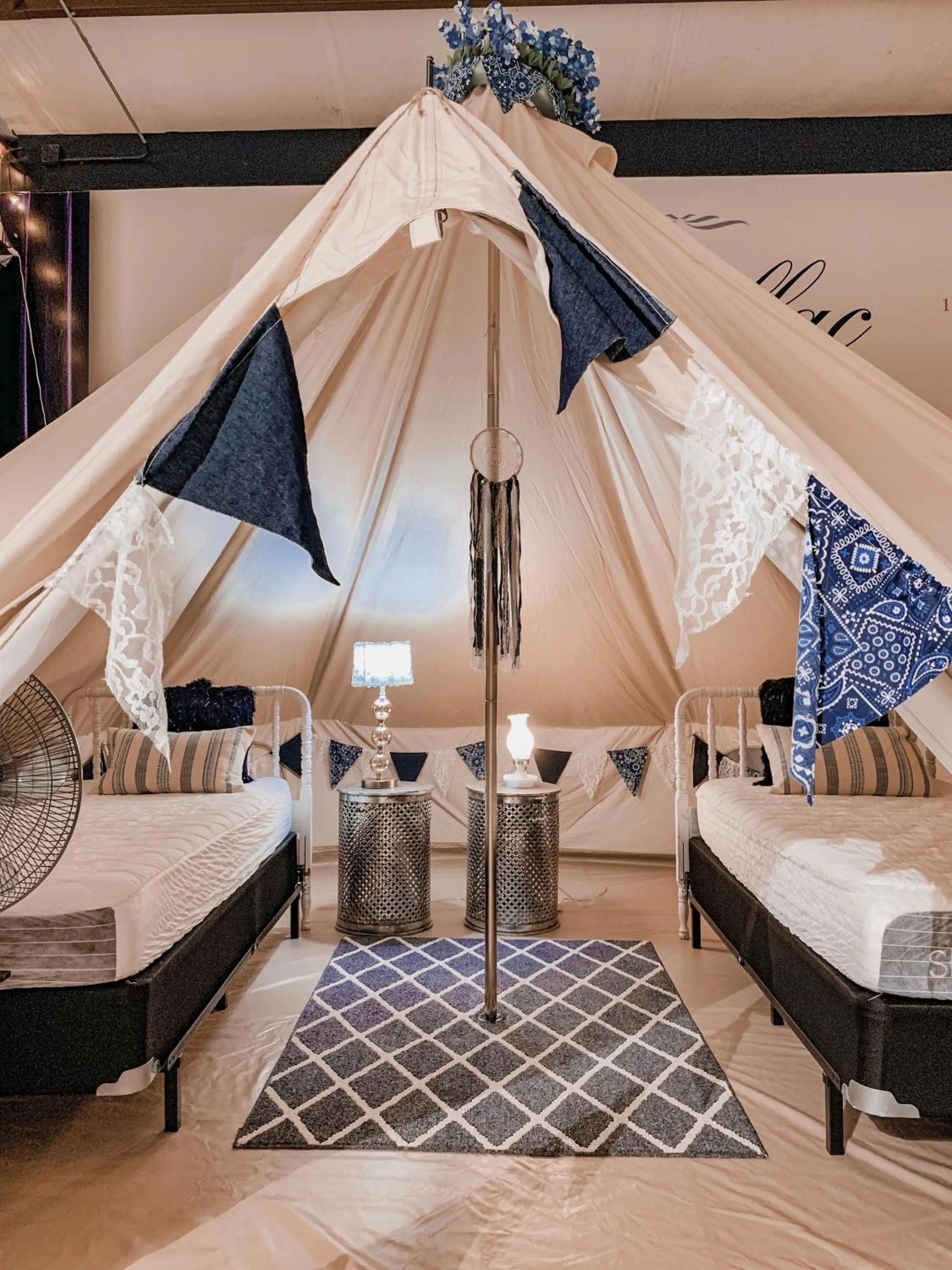 Bedroom, Bed in Lone Star Glamp Inn