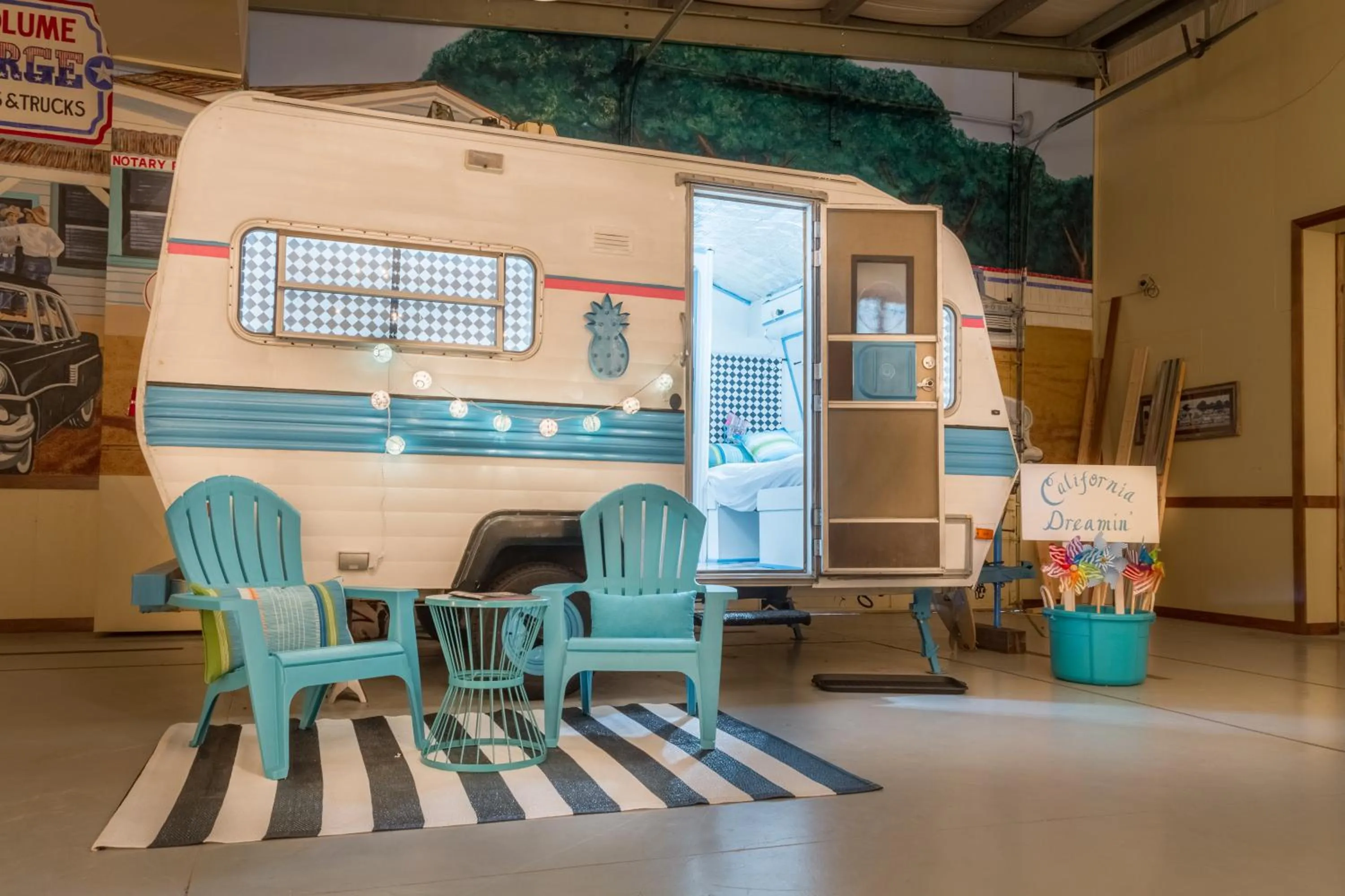 Photo of the whole room in Lone Star Glamp Inn